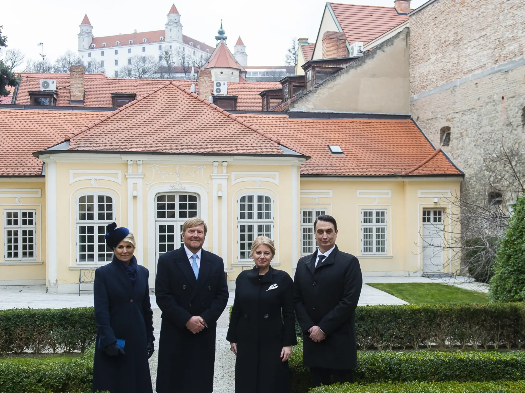 Prezidentka SR Zuzana Čaputová privítala na Slovensku holandského kráľa Viliama Alexandra s kráľovnou Maximou v utorok 7. marca 2023. Ich oficiálna návšteva Slovenska potrvá do štvrtka 9. marca. Okrem Bratislavy navštívi kráľovský pár aj Poprad, Liptovský Mikuláš a Tatranský národný park. Na snímke zľava holandská kráľovná Maxima, holandský kráľ Viliam Alexander, prezidentka SR Zuzana Čaputová a jej partner Juraj Rizman počas návštevy Lisztovej záhrady 7. marca 2023 v Bratislave. FOTO TASR - Jak