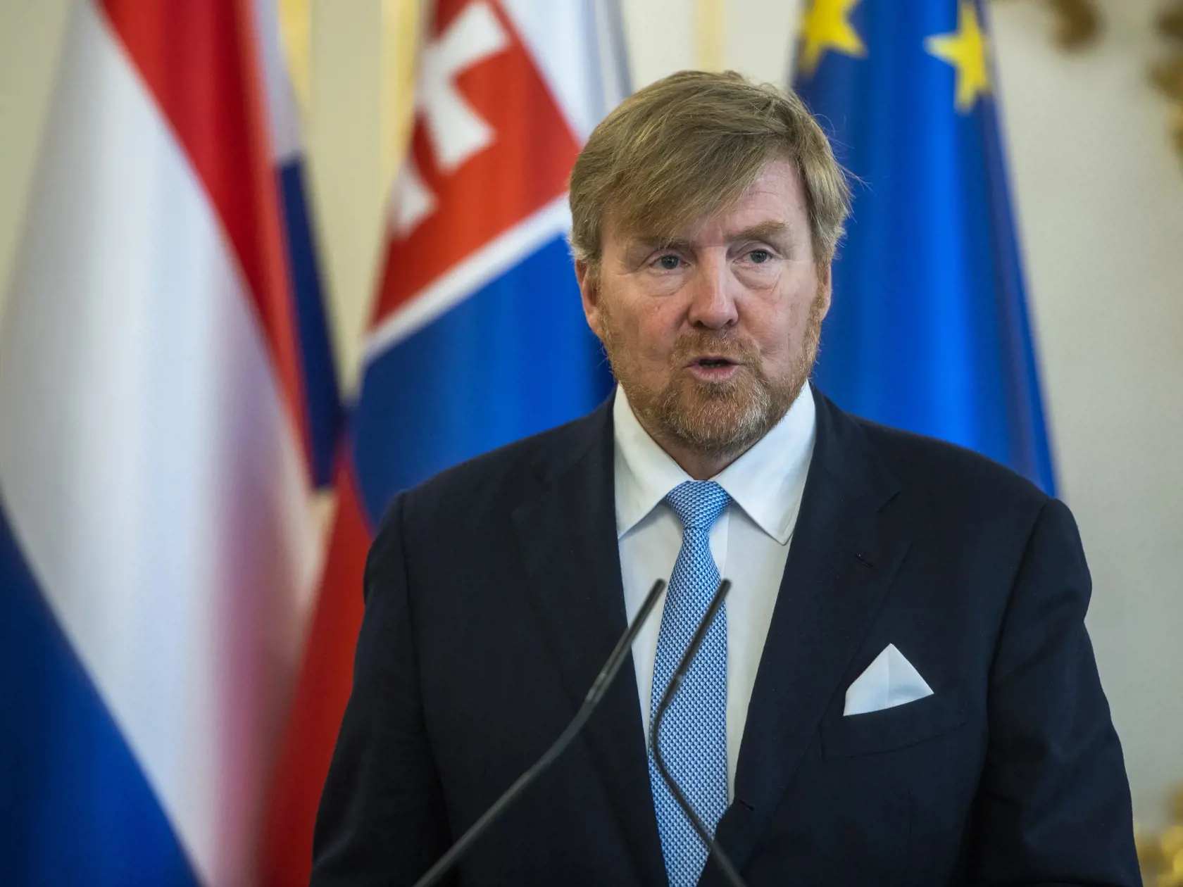 Prezidentka SR Zuzana Čaputová privítala na Slovensku holandského kráľa Viliama Alexandra s kráľovnou Maximou v utorok 7. marca 2023. Ich oficiálna návšteva Slovenska potrvá do štvrtka 9. marca. Okrem Bratislavy navštívi kráľovský pár aj Poprad, Liptovský Mikuláš a Tatranský národný park. Je to po takmer 13 rokoch prvá kráľovská návšteva na Slovensku. Na snímke holandský kráľ Viliam Alexander počas spoločnej tlačovej konferencie s prezidentkou SR Zuzanou Čaputovou (nie je na snímke) v Prezidents