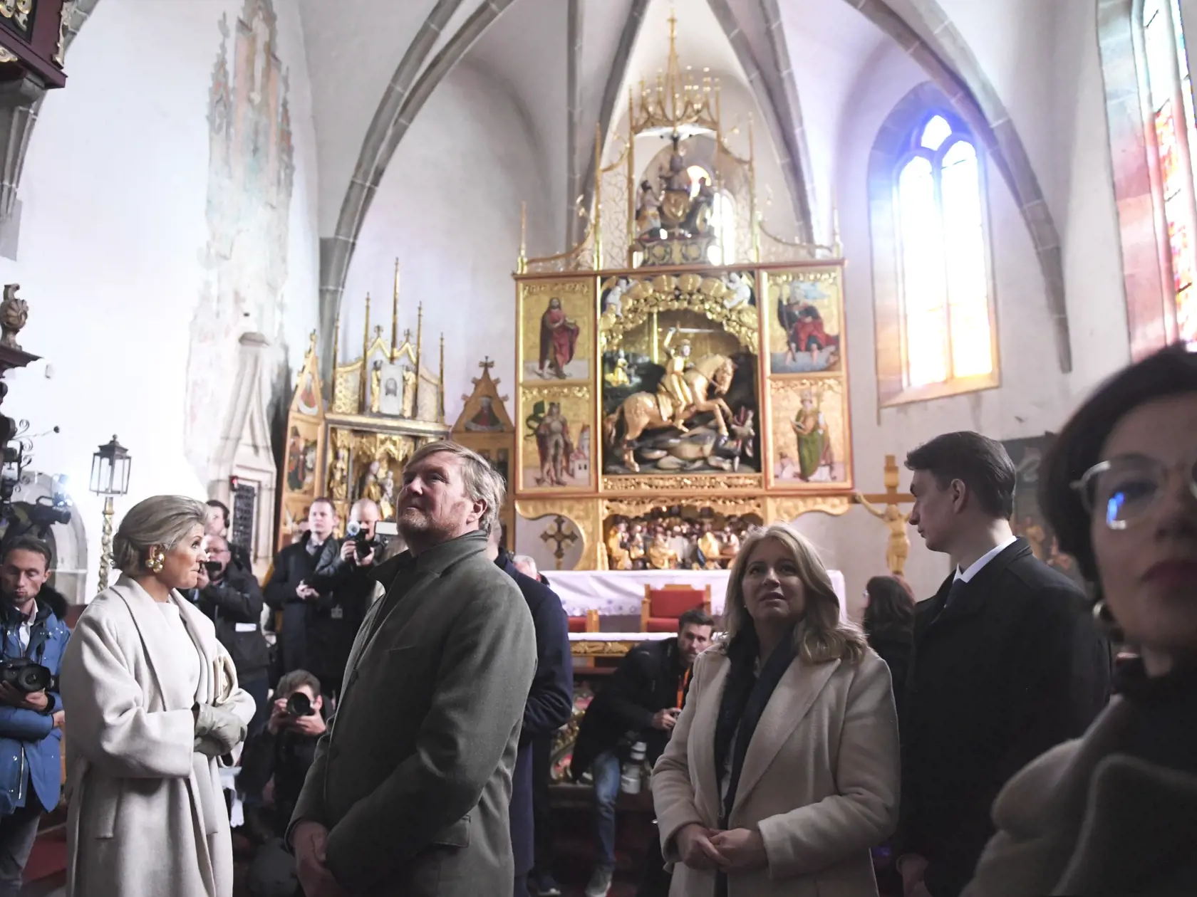 Holandský kráľovský pár zakončil trojdňovú návštevu Slovenska programom v Poprade, Liptovskom Mikuláši a Tatranskom národnom parku vo štvrtok 9. marca 2023. Na Slovensko pricestoval  v utorok na pozvanie prezidentky SR Zuzany Čaputovej. Hlavnými témami návštevy boli otázky právneho štátu a ochrany klímy vrátane prechodu na obehové hospodárstvo, ako aj podpora inklúzie a rozmanitosti v spoločnosti. Išlo o prvú kráľovskú návštevu na Slovensku takmer po 13 rokoch. Na snímke sprava v pozadí partner 