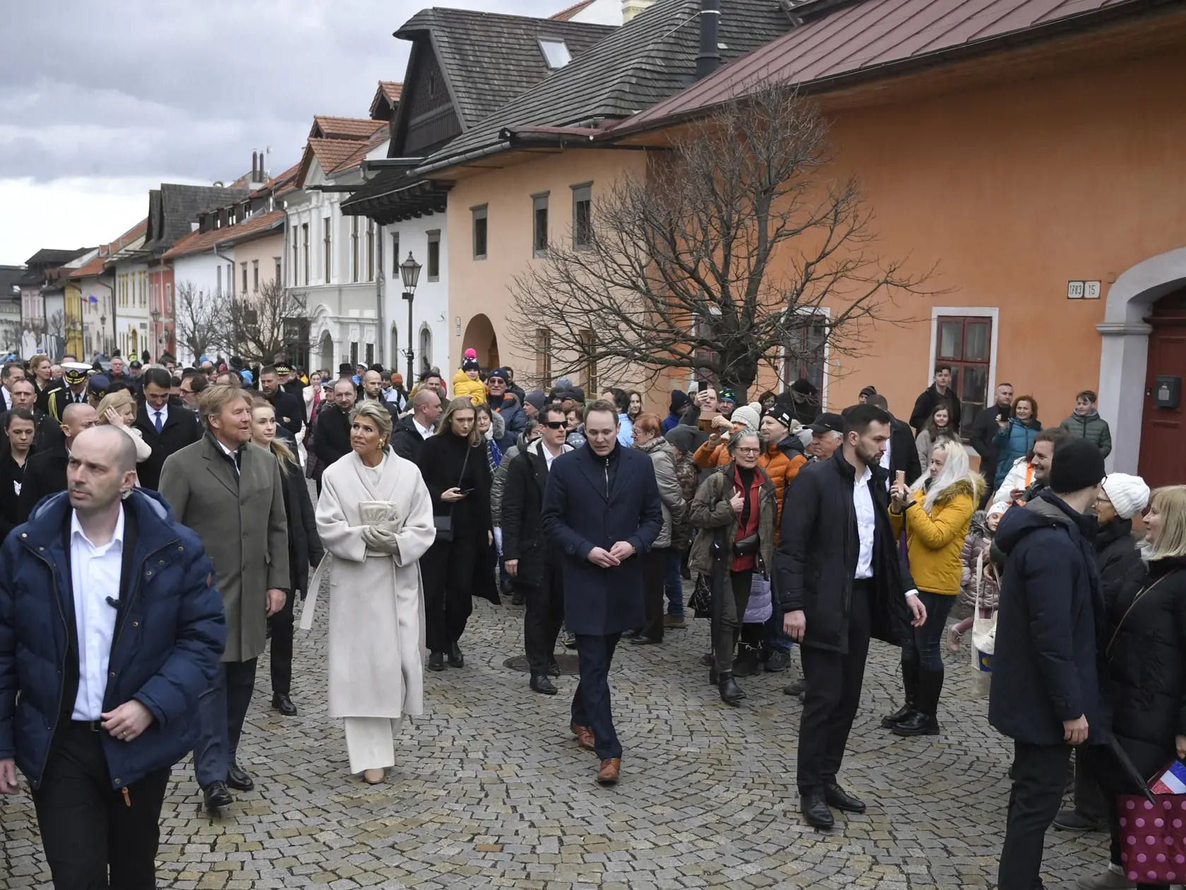 Holandský kráľovský pár zakončil trojdňovú návštevu Slovenska programom v Poprade, Liptovskom Mikuláši a Tatranskom národnom parku vo štvrtok 9. marca 2023. Na Slovensko pricestoval  v utorok na pozvanie prezidentky SR Zuzany Čaputovej. Hlavnými témami návštevy boli otázky právneho štátu a ochrany klímy vrátane prechodu na obehové hospodárstvo, ako aj podpora inklúzie a rozmanitosti v spoločnosti. Išlo o prvú kráľovskú návštevu na Slovensku takmer po 13 rokoch. Na snímke holandský kráľ Viliam-Al