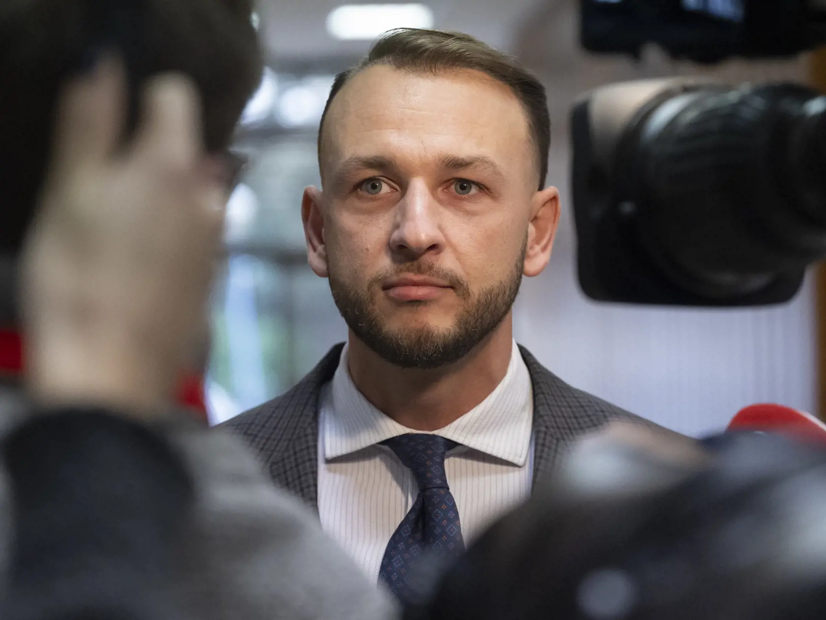Na snímke minister vnútra SR Matúš Šutaj Eštok (Hlas-SD) prichádza na 7. schôdzu vlády SR v Bratislave v pondelok 4. decembra 2023.