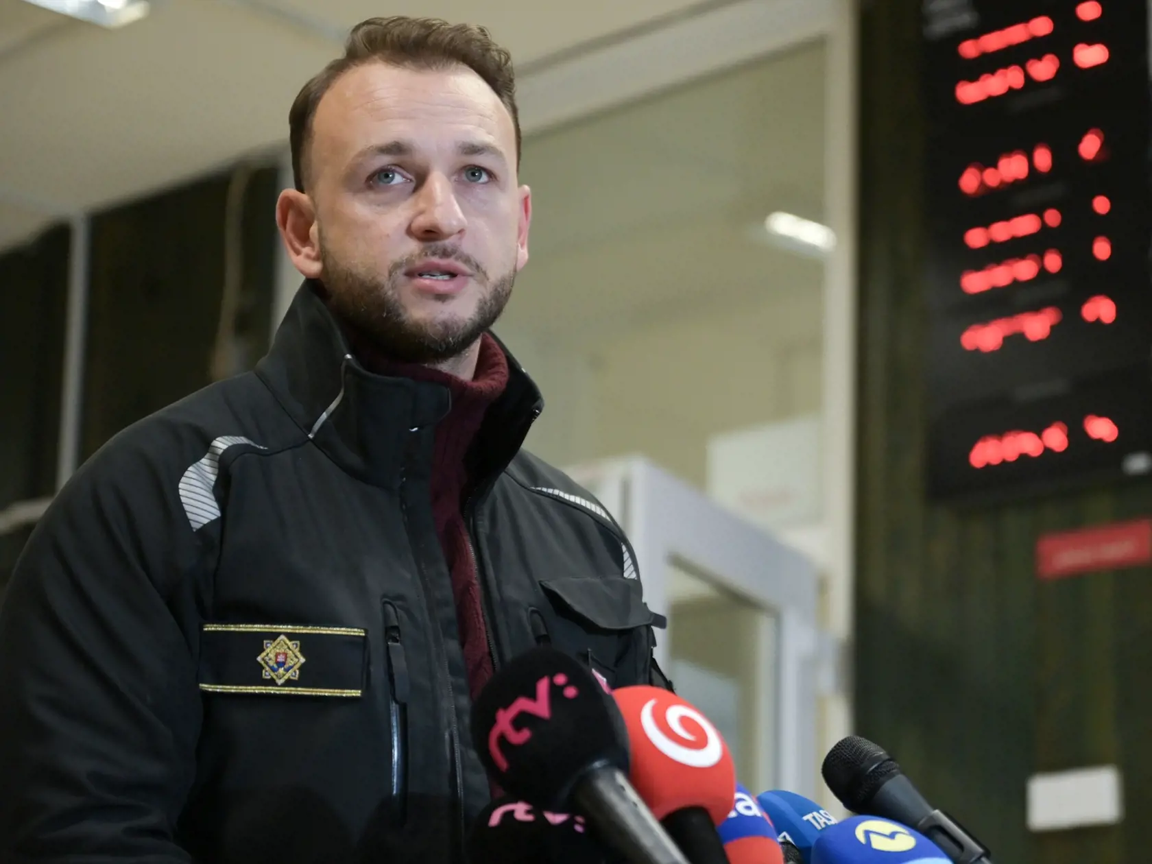 Na snímke minister vnútra SR Matúš Šutaj Eštok (HLAS-SD) počas brífingu v priestoroch oddelenia dokladov na OR PZ Bratislava IV 22. decembra 2023.