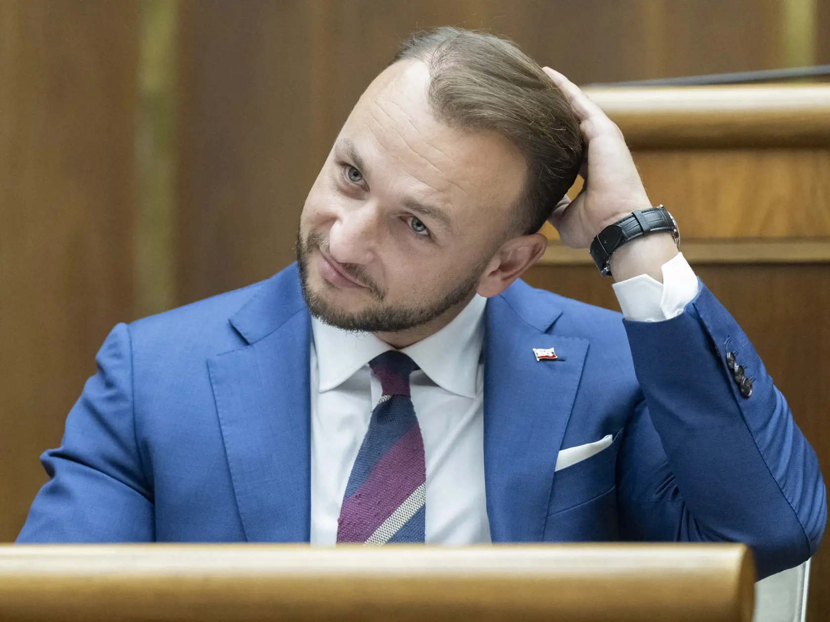 Na snímke minister vnútra SR Matúš Šutaj Eštok (Hlas-SD) počas mimoriadnej schôdze jeho k odvolávaniu 23. novembra 2023 v Bratislave. Rokovanie iniciovala opozícia.