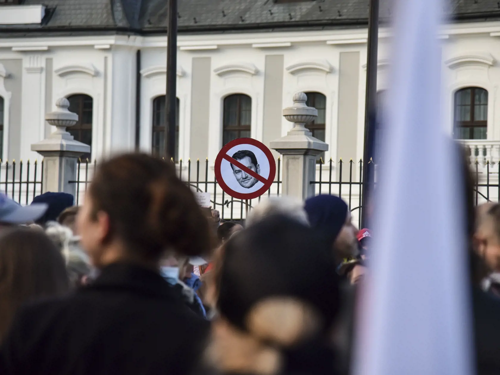 Na snímke demonštranti počas protestu pred Prezidentským palácom v Bratislave v utorok 17. novembra 2020. FOTO TASR - Pavol Zachar