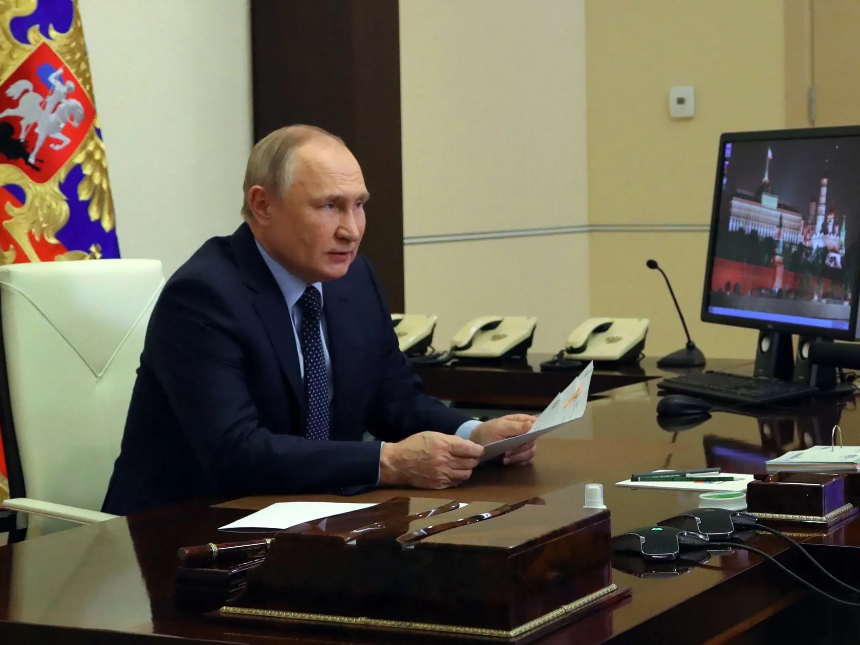 JB 52 Moskva - Ruský prezident Vladimir Putin predsedá zasadnutiu Bezpečnostnej rady prostredníctvom videokonferencie v jeho rezidencii Novo-Ogarjovo pri Moskve 15. apríla 2022. FOTO TASR/AP

Russian President Vladimir Putin chairs a Security Council meeting via videoconference at the Novo-Ogaryovo residence outside Moscow, Russia, Friday, April 15, 2022. (Mikhail Klimentyev, Sputnik, Kremlin Pool Photo via AP)