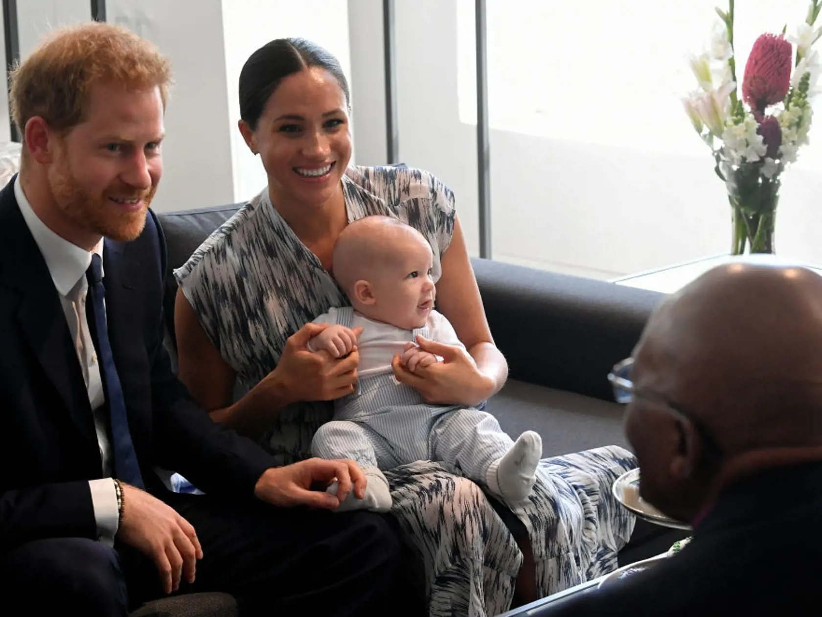 Vojvoda a vojvodkyňa zo Sussexu sa do Afriky rozhodli vziať aj svojho štvormesačného synčeka Archieho, pre ktorého je to prvá zahraničná cesta vôbec.