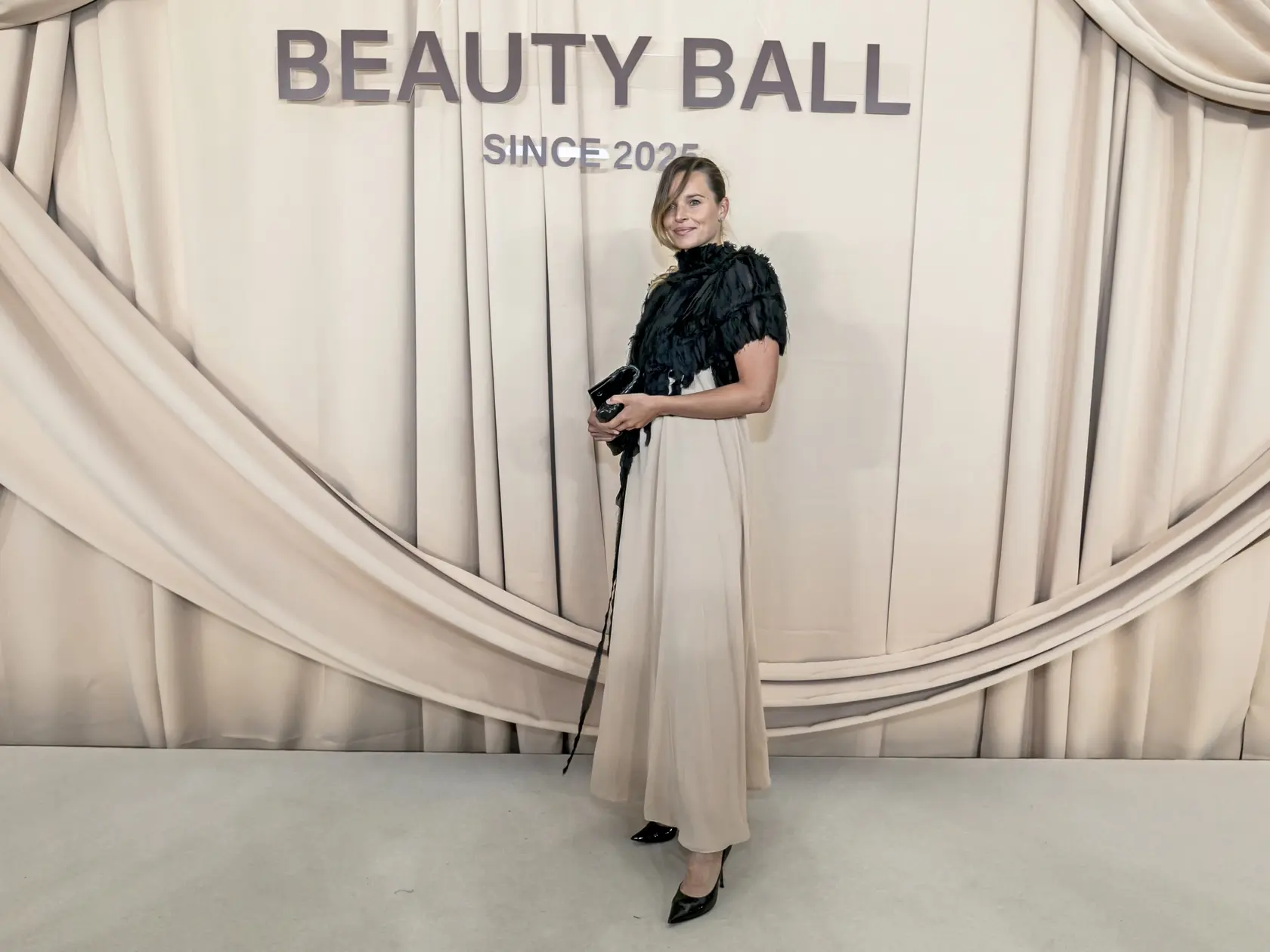 Na snímke Romana Tabaková na Beauty Ball, ktorý sa konal na Bratislavskom hrade. Slávnostný večer pri príležtosti 20. výročia značky IEM. 