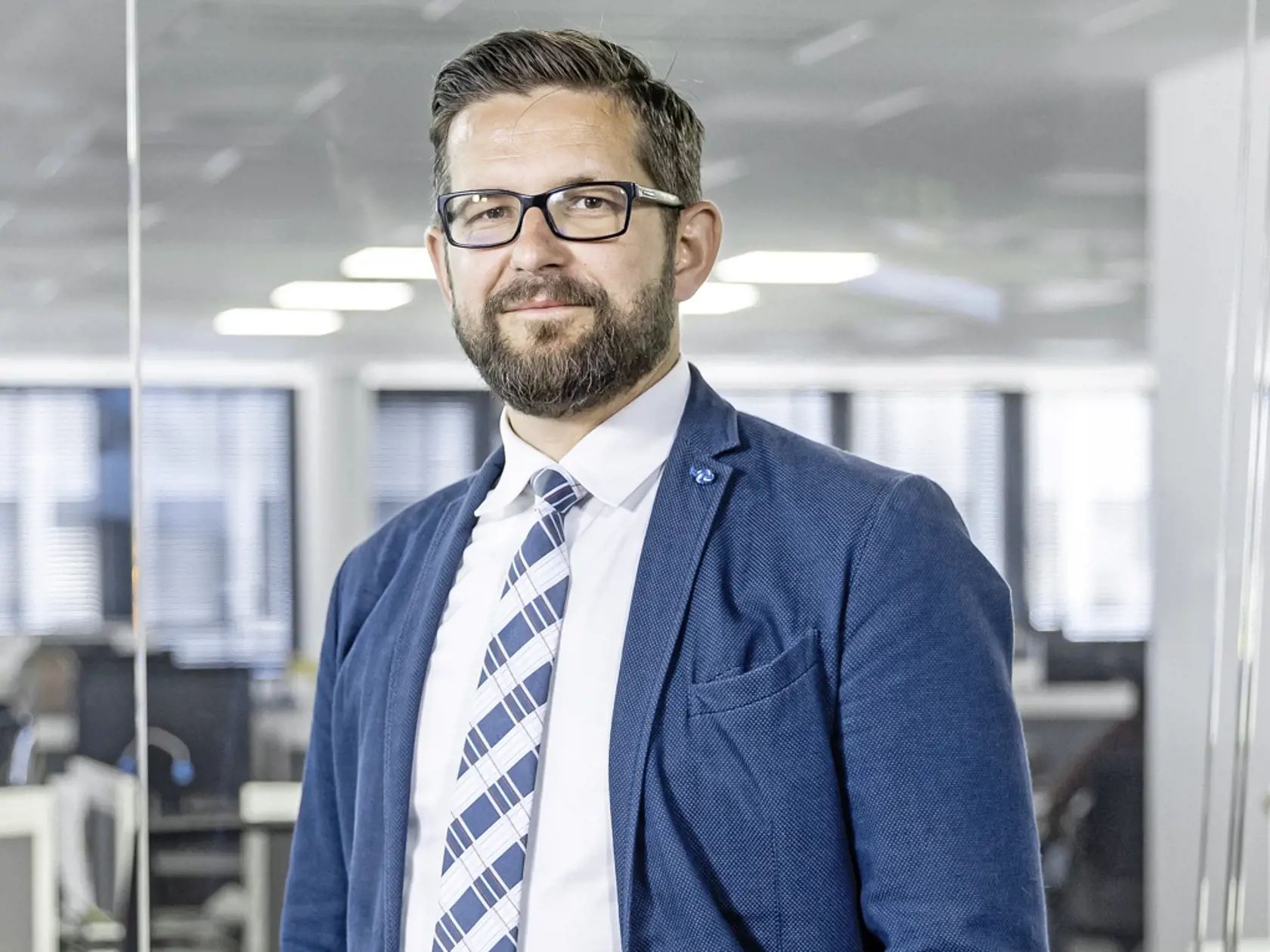 „To, či sa Michal Kaliňák stane ministrom, bude závisieť od toho, ako sa Hlasu podarí ,ubrániť‘ post predsedu parlamentu pred ,nenásytnou‘ SNS. A tiež, či Richarda Rašiho zvolia za predsedu NR SR. V každom prípade Kaliňákova prípadná nominácia by bola dobrou voľbou na post ministra,“ myslí si politológ Jozef Lenč.