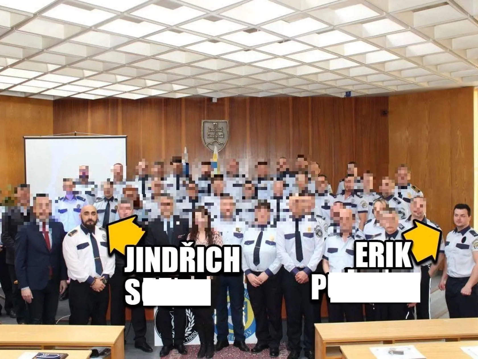 Na občianskej stránke zverejňujú nespokojní Trebišovčania svoje názory a nespokojnosť. Nepominuli v tom čase ani kauzu dvoch mestských policajtov.