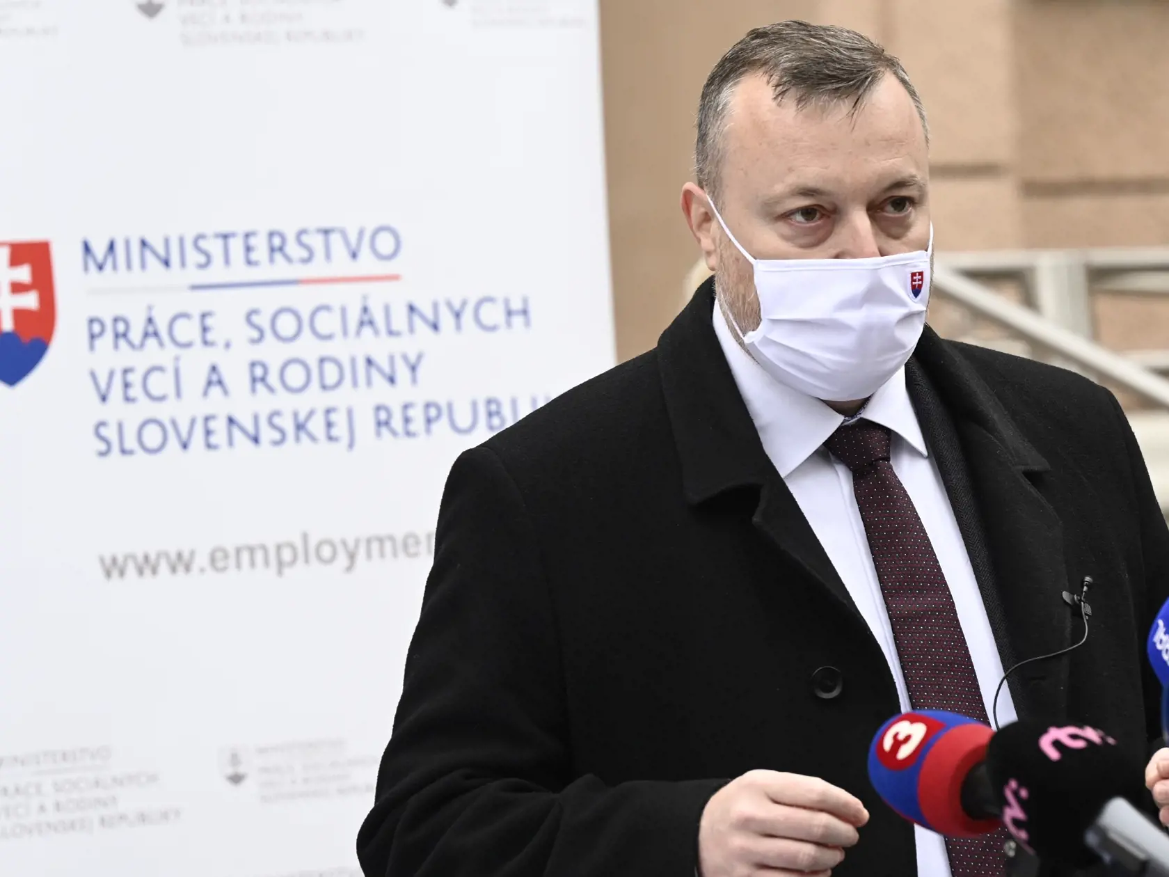 Minister práce Milan Krajniak má na starosti dávky, ktoré vypláca štát, okrem iných aj dôchodky.