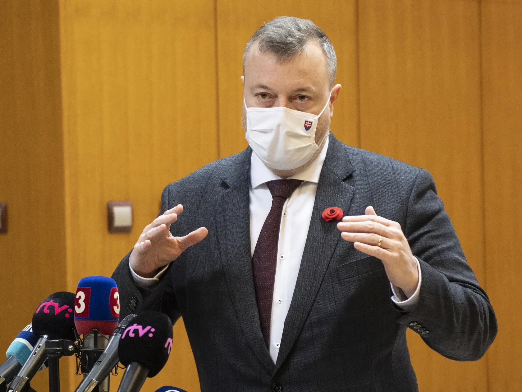Minister práce Milan Krajniak má na starosti dávky, ktoré vypláca štát, okrem iných aj dôchodky.