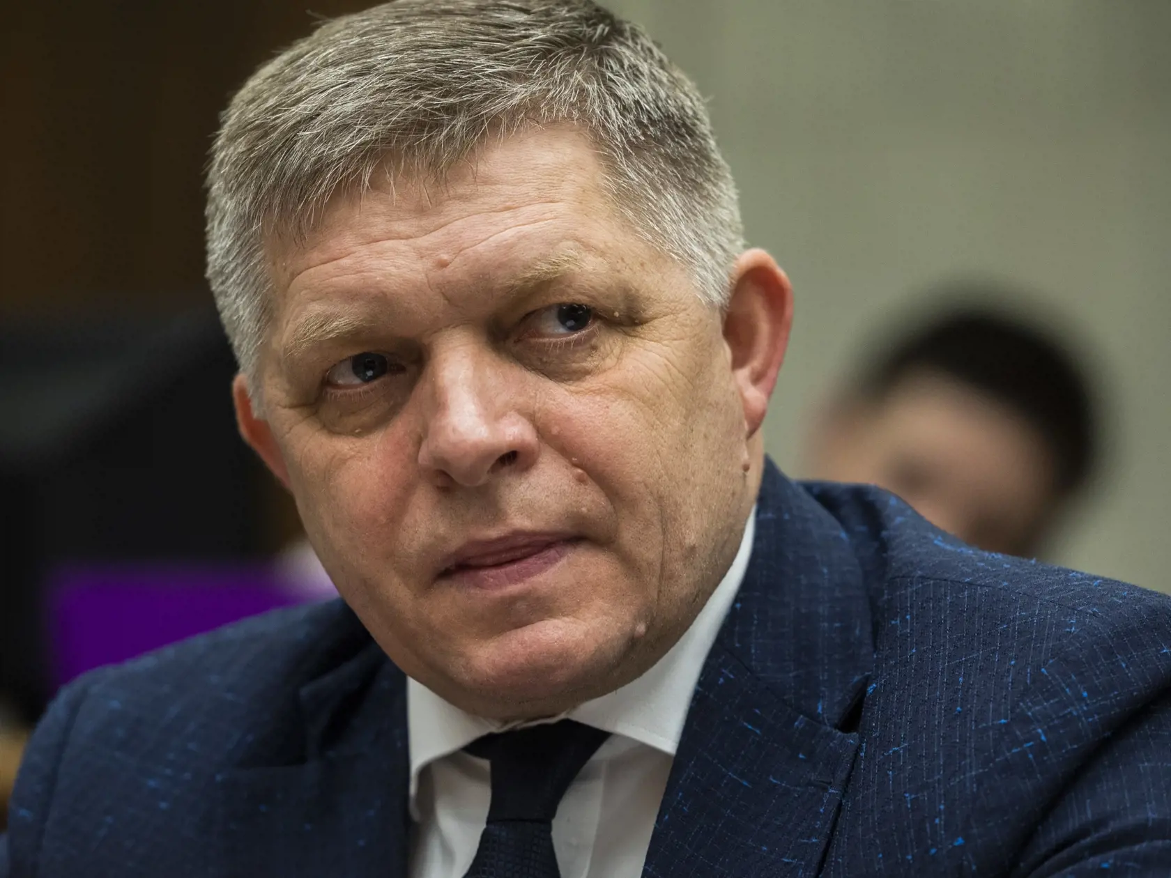 "Ostatné krajiny, ktoré uvažovali alebo uvažujú o dodaní zbraní tohto typu na Ukrajinu, buď to vôbec neurobili ako napríklad Spojené štáty americké, ktoré úplne vylúčili zaslanie stíhačiek F-16 na Ukrajinu; alebo minimálne robia kroky, ktoré nie sú tak viditeľné ako je to v prípade vlády SR," hovorí Fico.