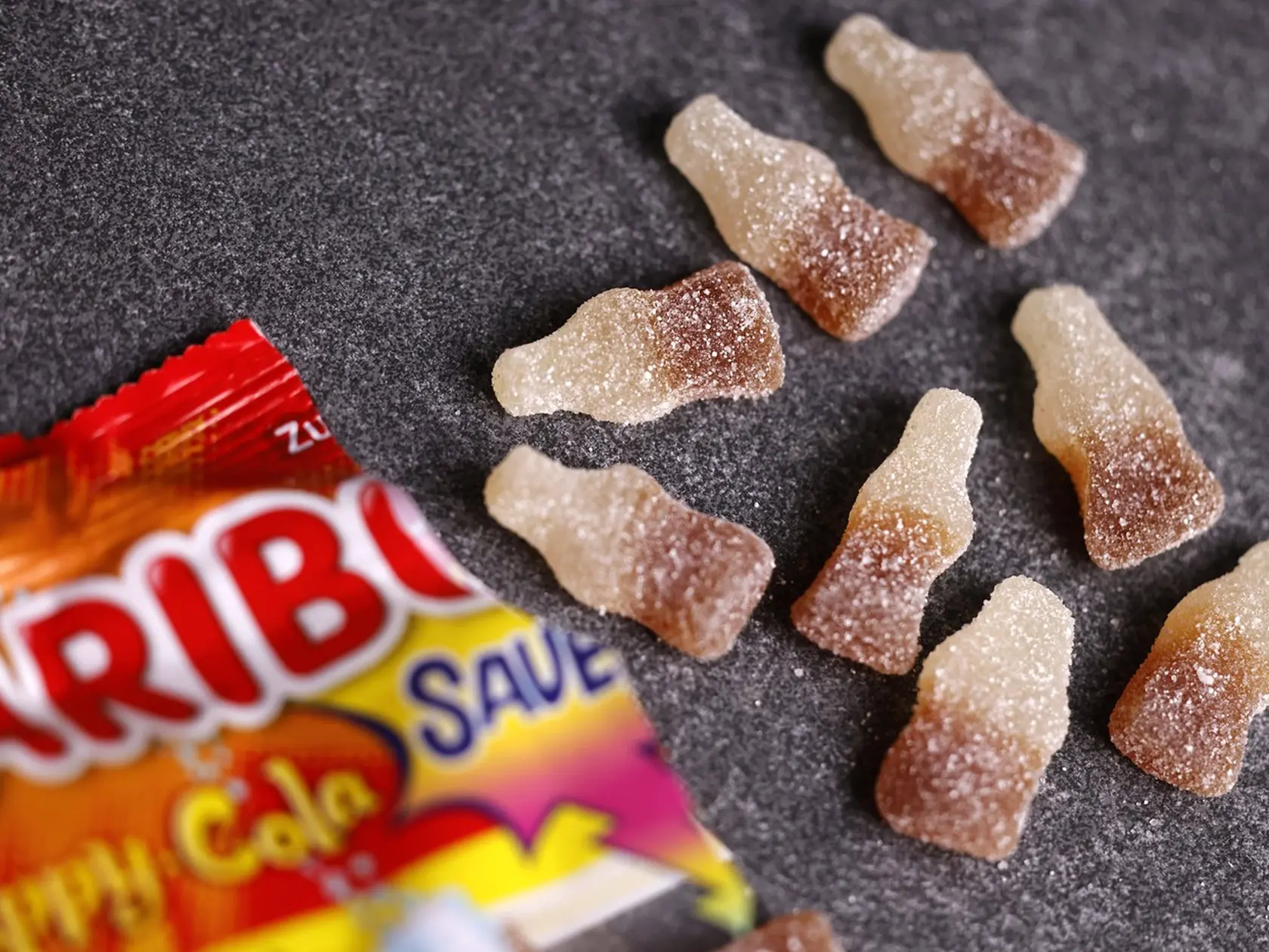 Haribo sťahuje v Holandsku z predaja cukríky Happy Cola, našli v nich konope.