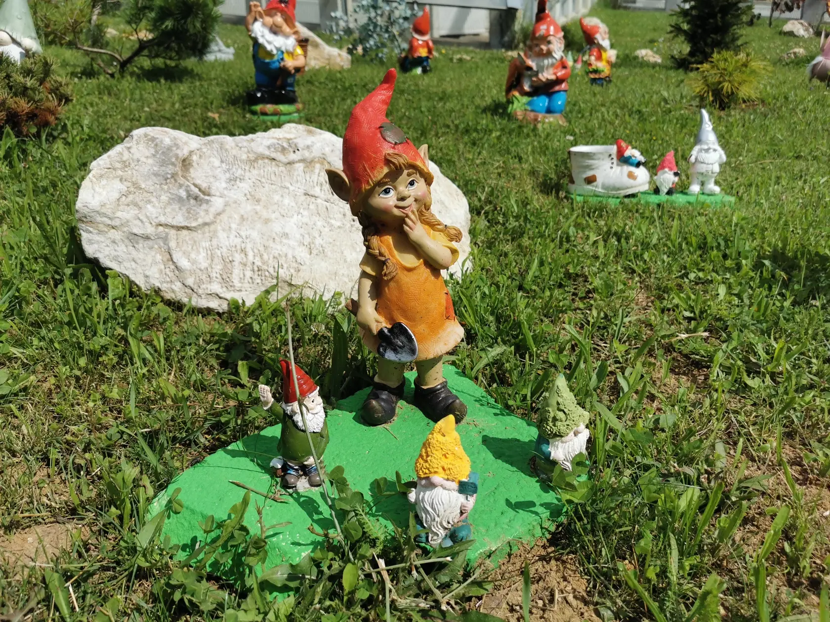 Nechýbajú ani trpaslíčky.