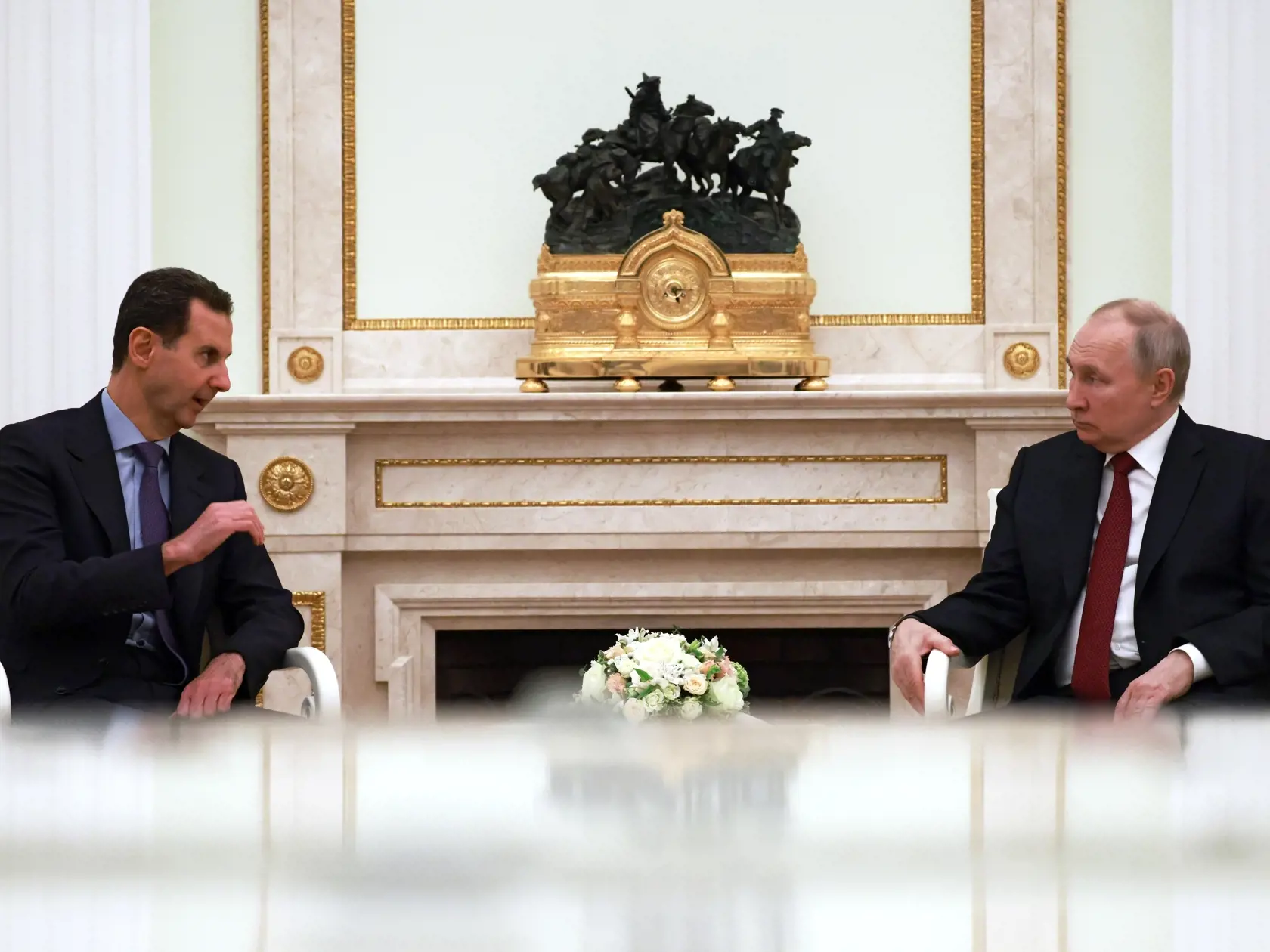 WA 12 Moskva - Ruský prezident Vladimir Putin (vpravo) a sýrky prezident Bašár Asad rokujú v Moskve v stredu 15. marca 2023. FOTO TASR/AP
Russian President Vladimir Putin, right, and Syrian President Bashar Assad talk to each other during their meeting at the Kremlin in Moscow, Russia, Wednesday, March 15, 2023. (Vladimir Gerdo, Sputnik, Kremlin Pool Photo via AP)