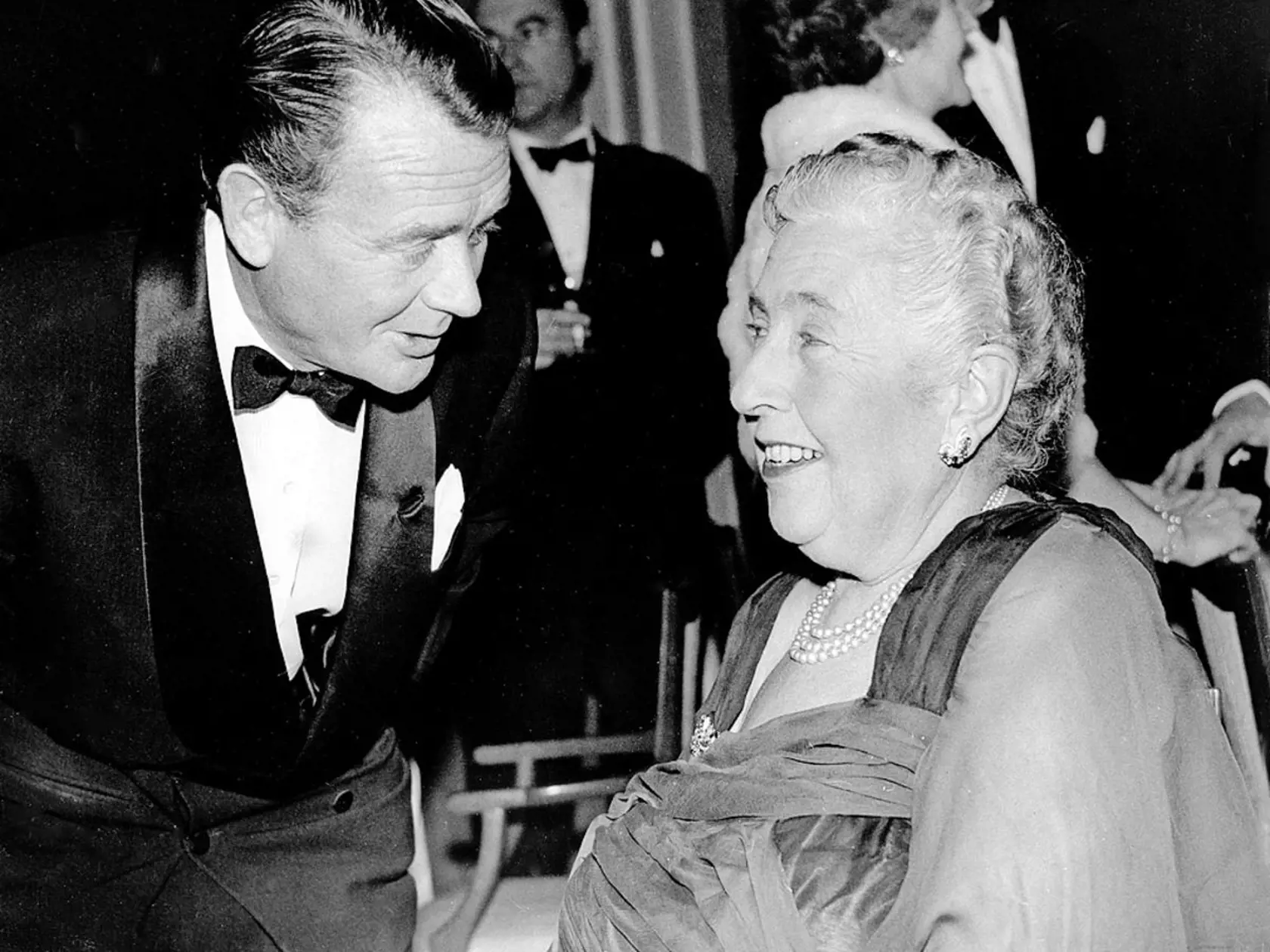 Agatha Christie uhorkovú nátierku spomenula hneď v niekoľkých svojich detektívkach.