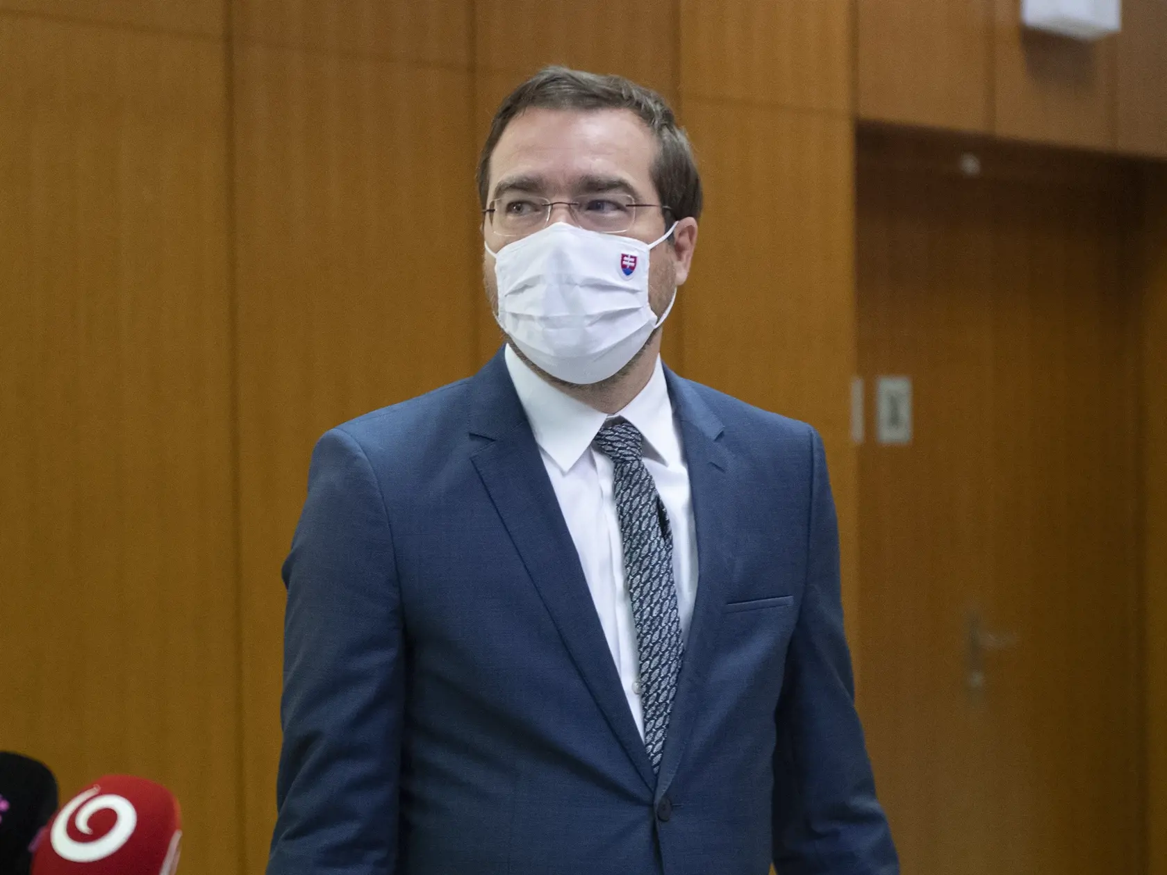 Na snímke minister zdravotníctva SR Marek Krajčí  pred zasadnutím 52. schôdze vlády SR 18. novembra 2020 v Bratislave. FOTO TASR - Pavel Neubauer
