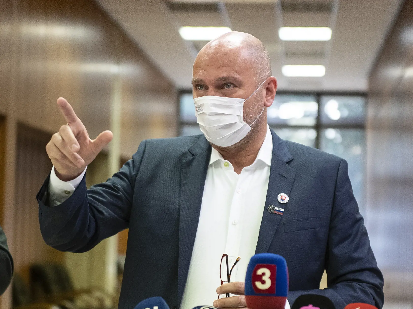 Na snímke minister hospodárstva SR a prvý podpredseda vlády pre ekonomiku Richard Sulík  pred zasadnutím 52. schôdze vlády SR 18. novembra 2020 v Bratislave. FOTO TASR - Pavel Neubauer