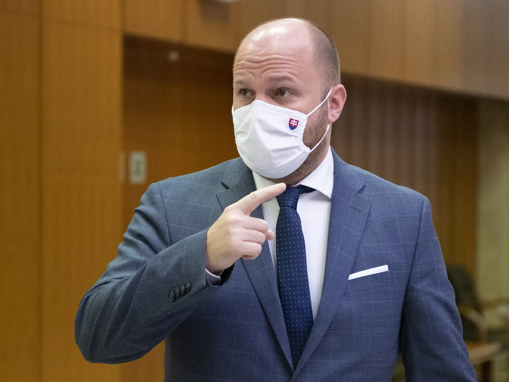 Na snímke minister obrany SR Jaroslav Naď pred zasadnutím 52. schôdze vlády SR 18. novembra 2020 v Bratislave. FOTO TASR - Pavel Neubauer