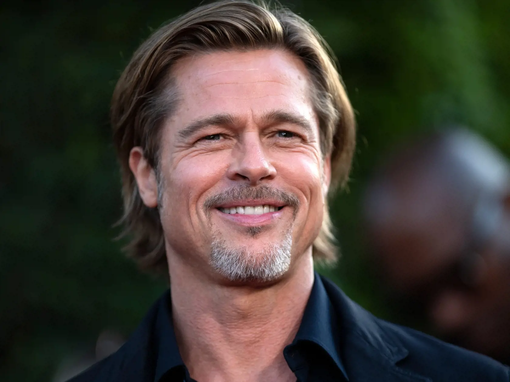 Na motorke: Brad Pitt prišiel pozrieť deti do uzavretej komunity, kde býva jeho exmanželka Angelina Jolieová, na jednom zo svojich dvojkolesových tátošov.