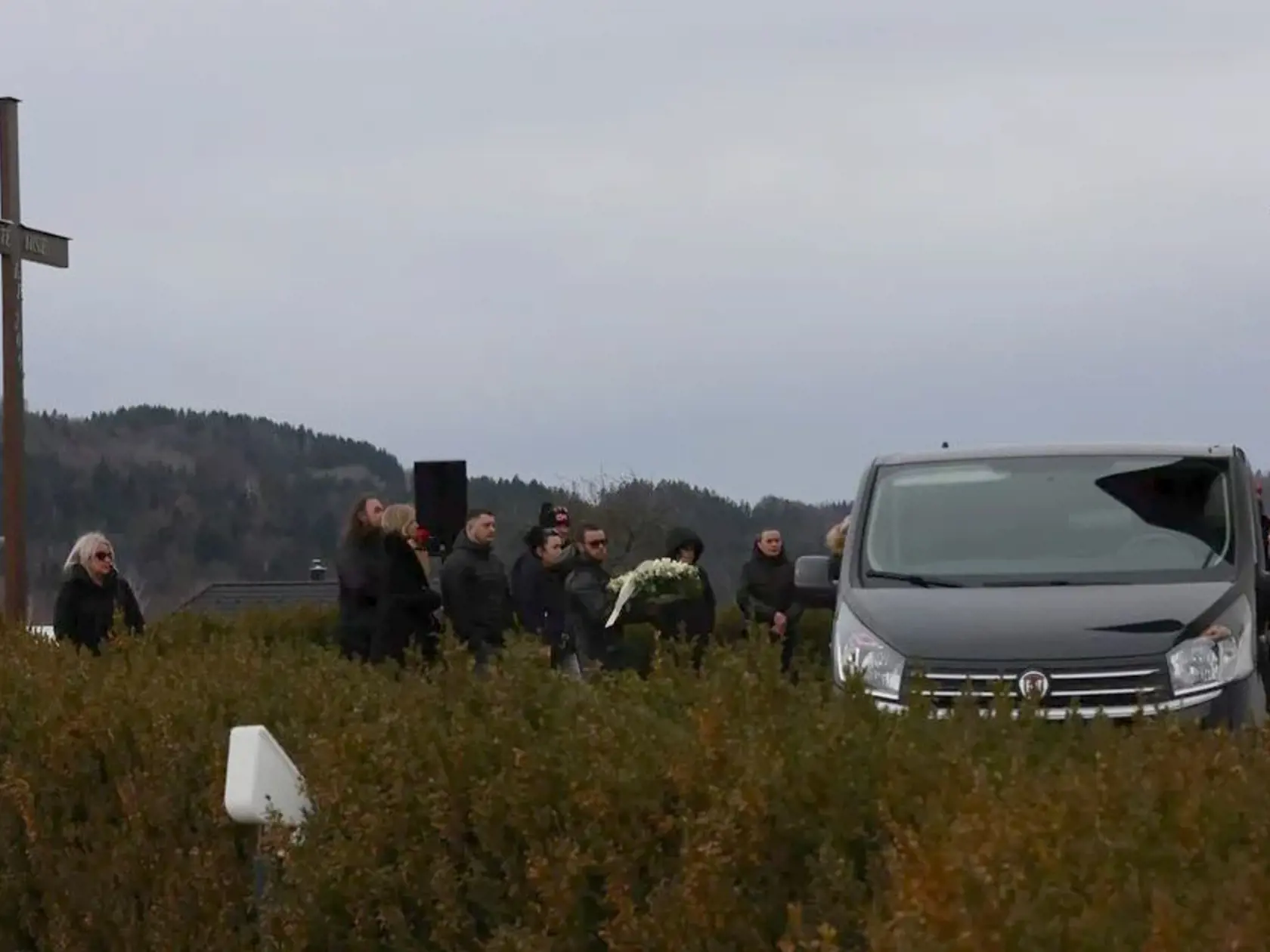Posledná rozlúčka s Helenou Zeťovou v kostole v obci Prostredná Bečva, 