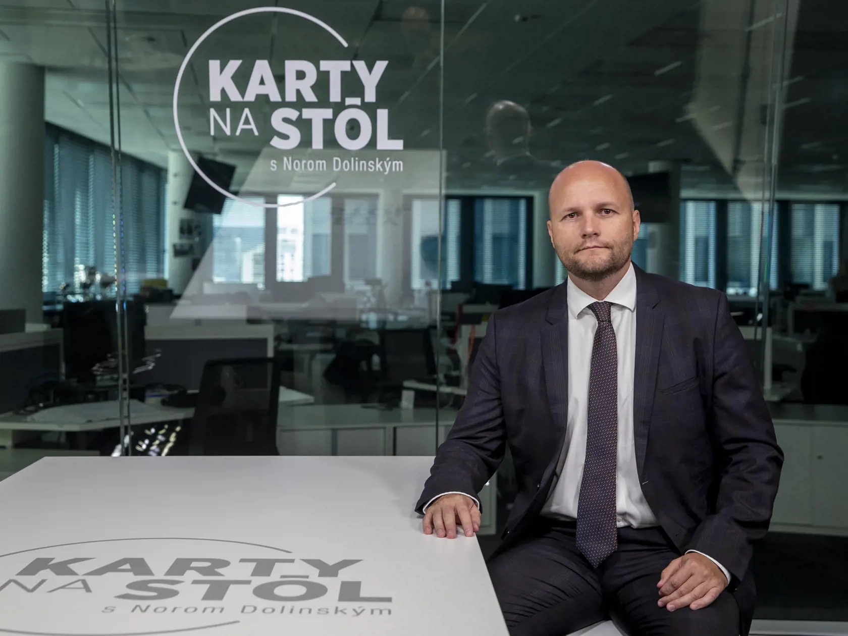 Diskusná relácia "Karty na stôl", ktorej hosťom bol Jaroslav Naď.  