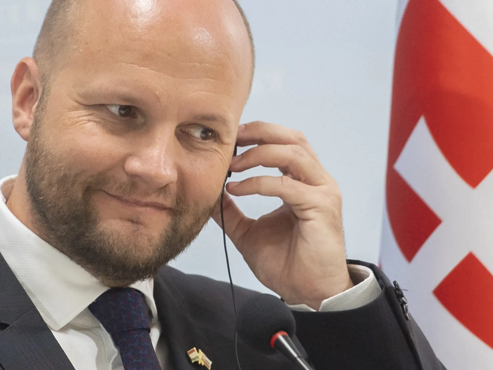 Na snímke minister obrany SR Jaroslav Naď počas tlačového vyhlásenia s maďarským ministrom obrany Kristófom Szalayom-Bobrovniczkým na Ministerstve obrany SR 26. septembra 2022 v Bratislave. FOTO TASR - Martin Baumann