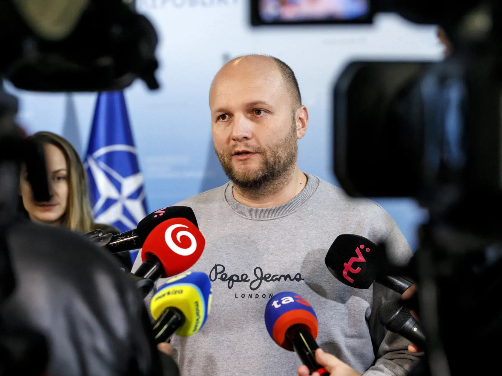 Na snímke minister obrany SR Jaroslav Naď (OĽANO) počas tlačovej konferencie v Bratislave 4. novembra 2022. FOTO TASR - Dano Veselský