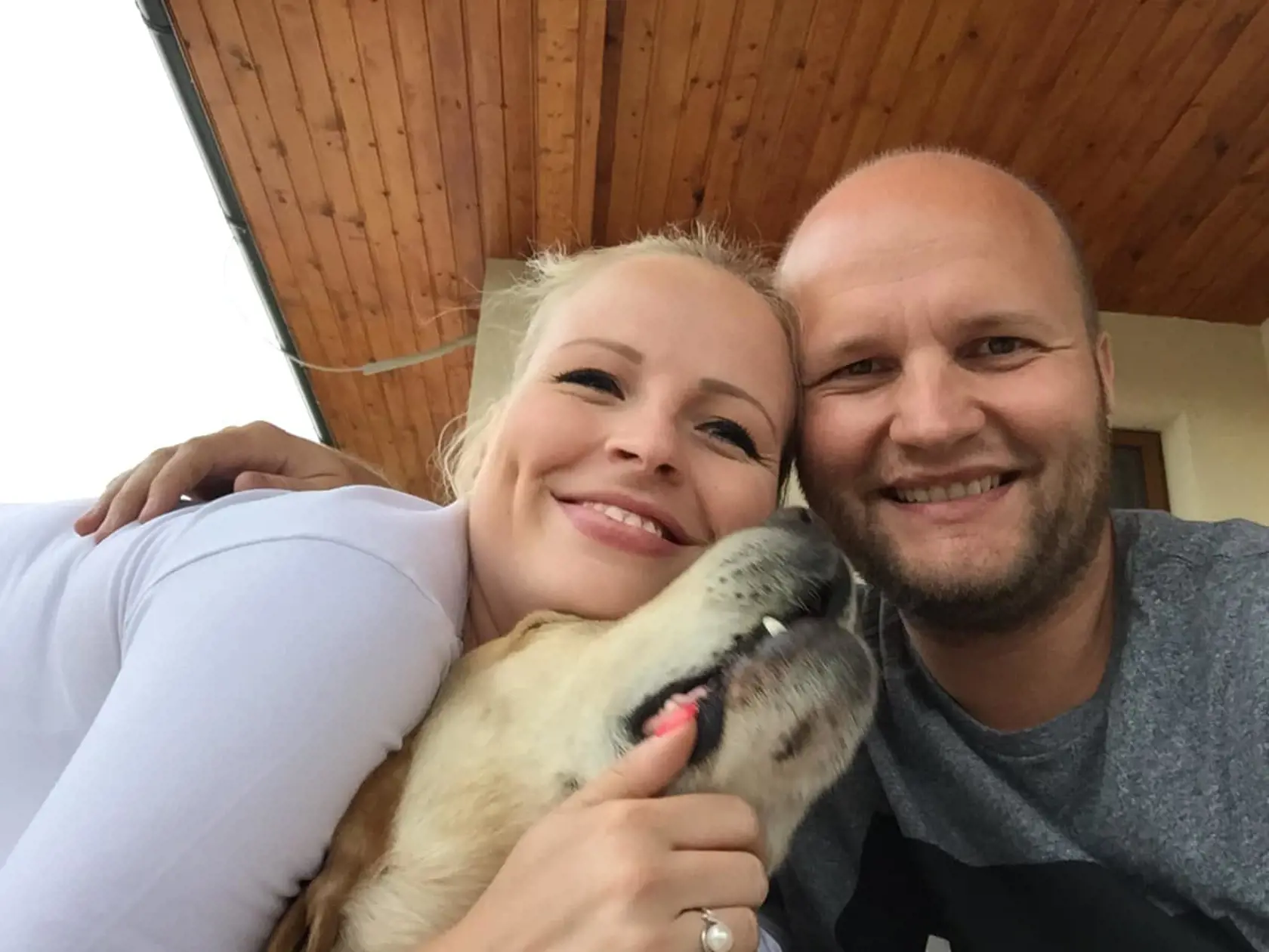 Expriateľka ministra obrany SR Jaroslava Naďa (41) - Barbara Túrosová (35)  ohuruje novým sexi imidžom!  Aktraktívna blondína a Naď tvorili pár šesť rokov, majú spolu aj  štvorročného synčeka Adamka. Túrosovú bolo minulosti vídavať len s jemným makeupom a uprednostňovala aj striedmejšie oblečenie.