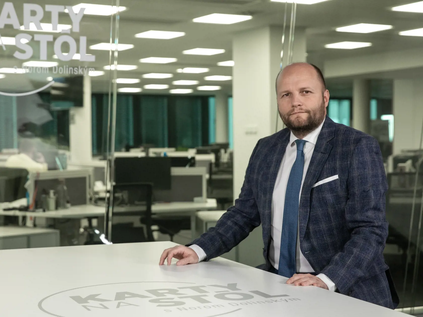 Podľa slov Naďa len politici, ktorí sú zásadne stratení v zahraničnopolitických a bezpečnostných otázkach vymýšľajú také veci ako národná konzultácia. Pri tom spomenul najmä meno poslanca OĽaNO Gyimesiho.