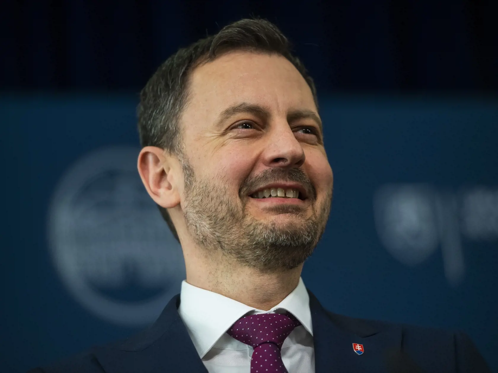 Téma darovania stíhačiek rozprúdila vášne na Slovensku. Slovenská vláda tento týždeň oznámila, že Národná rada SR o darovaní trinástich stíhačiek MiG-29 na Ukrajinu rozhodovať nebude, koalícia ale našla iný spôsob. Konkrétny postup zatiaľ neprezradili, aby sa "opozičné politické strany na to nepripravili". Aktuálne sa rokuje o tom, v akej forme Slovensko daruje migy Ukrajine.