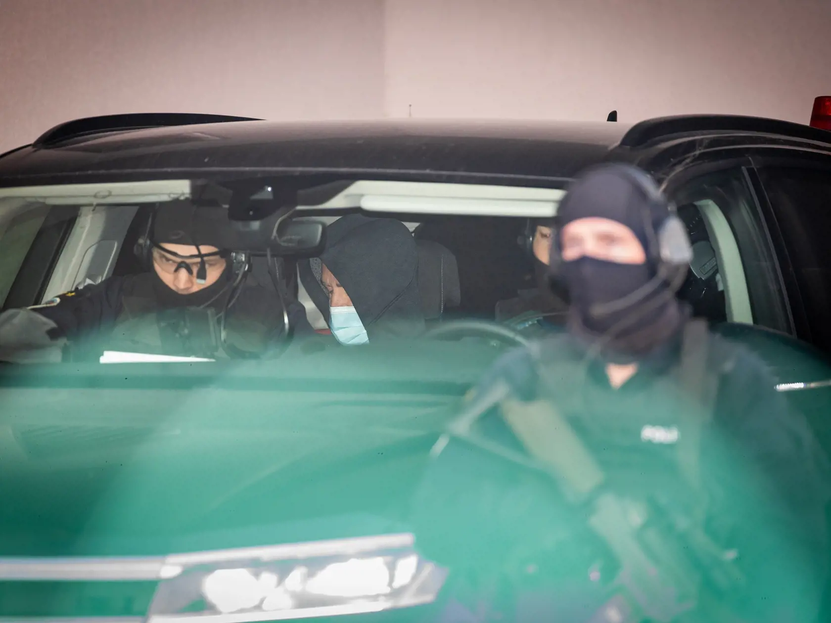 Odchod obvinených v kauze "Očistec" na Špecializovaný trestný súd v Pezinku. Na snímke Tibor Gašpar.
