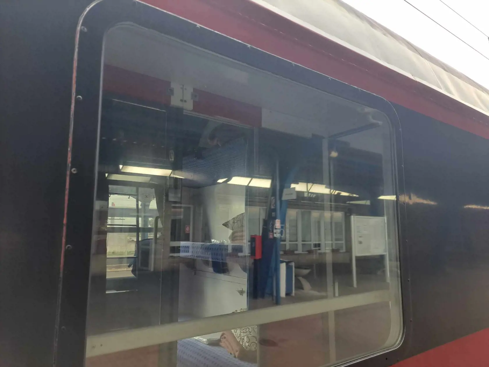 Vlak EuroNight do Splitu vyrazil dnes o 15:26 zo stanice Bratislava-Nové Mesto.