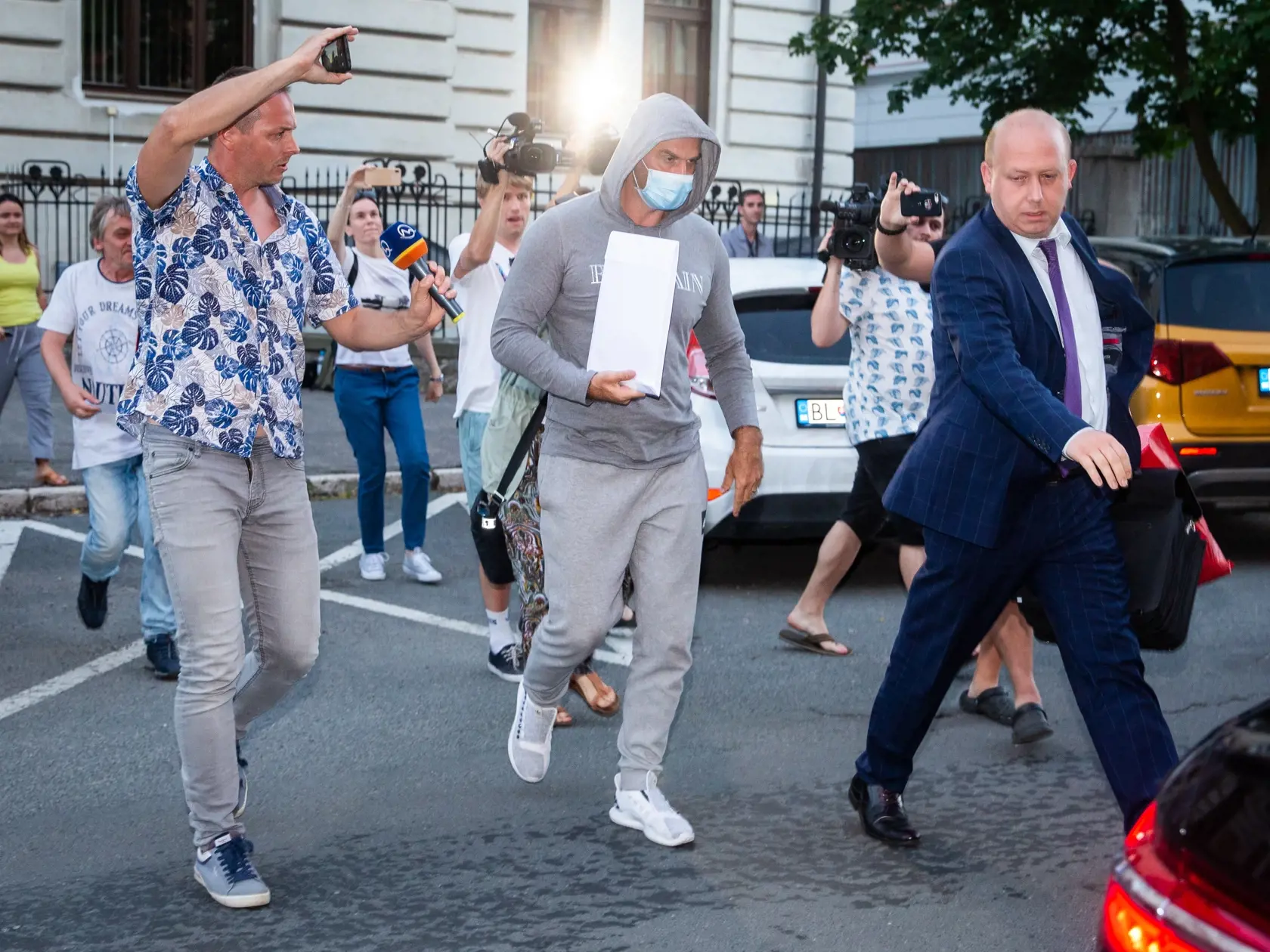 Odchod odvinených v  kauze "Dobytkár" zo Špecializovaného trestného súdu v Banskej Bystrici. Na snímke Norbert Bödör.