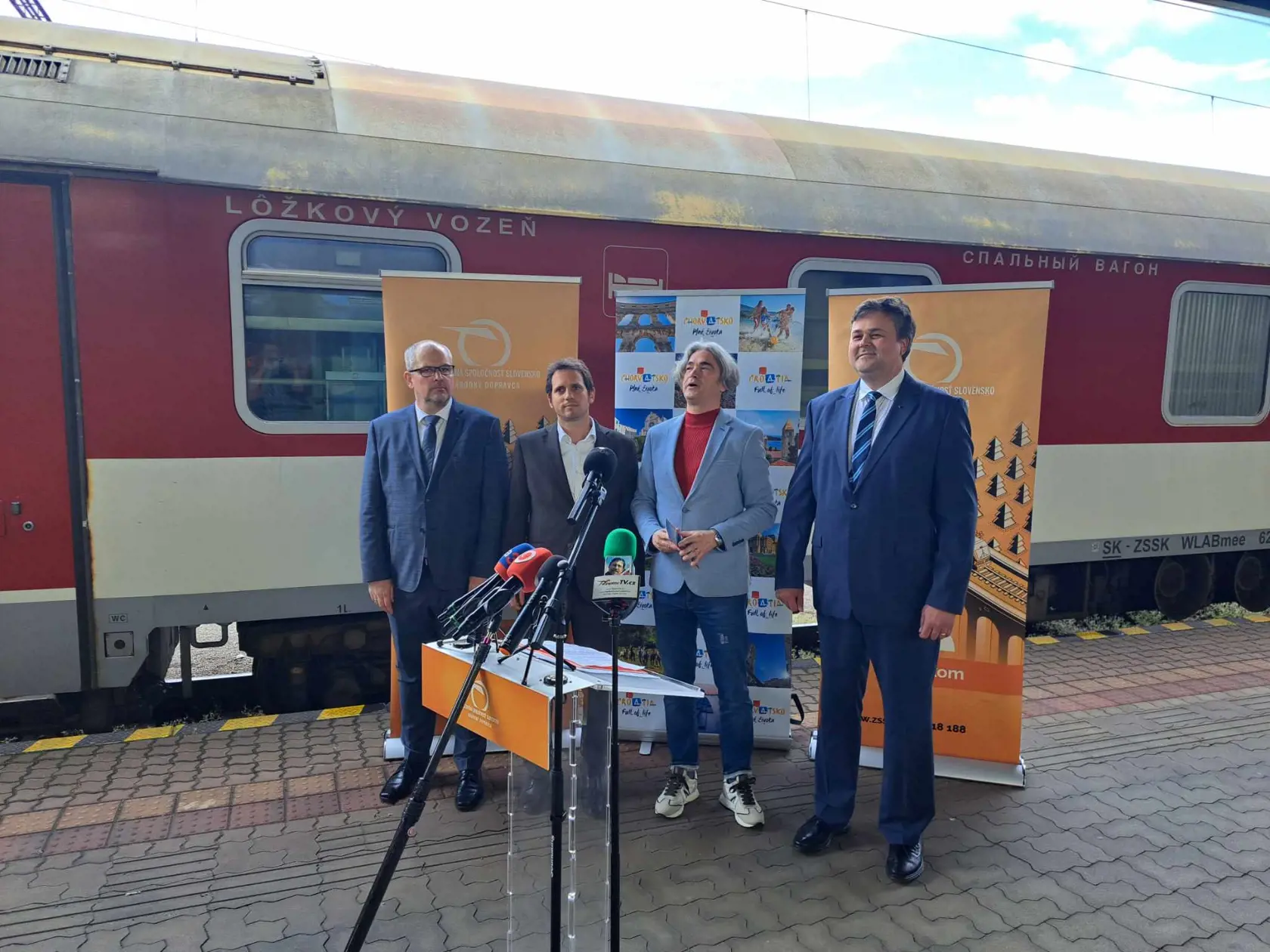 Vlak EuroNight do Splitu vyrazil dnes o 15:26 zo stanice Bratislava-Nové Mesto.