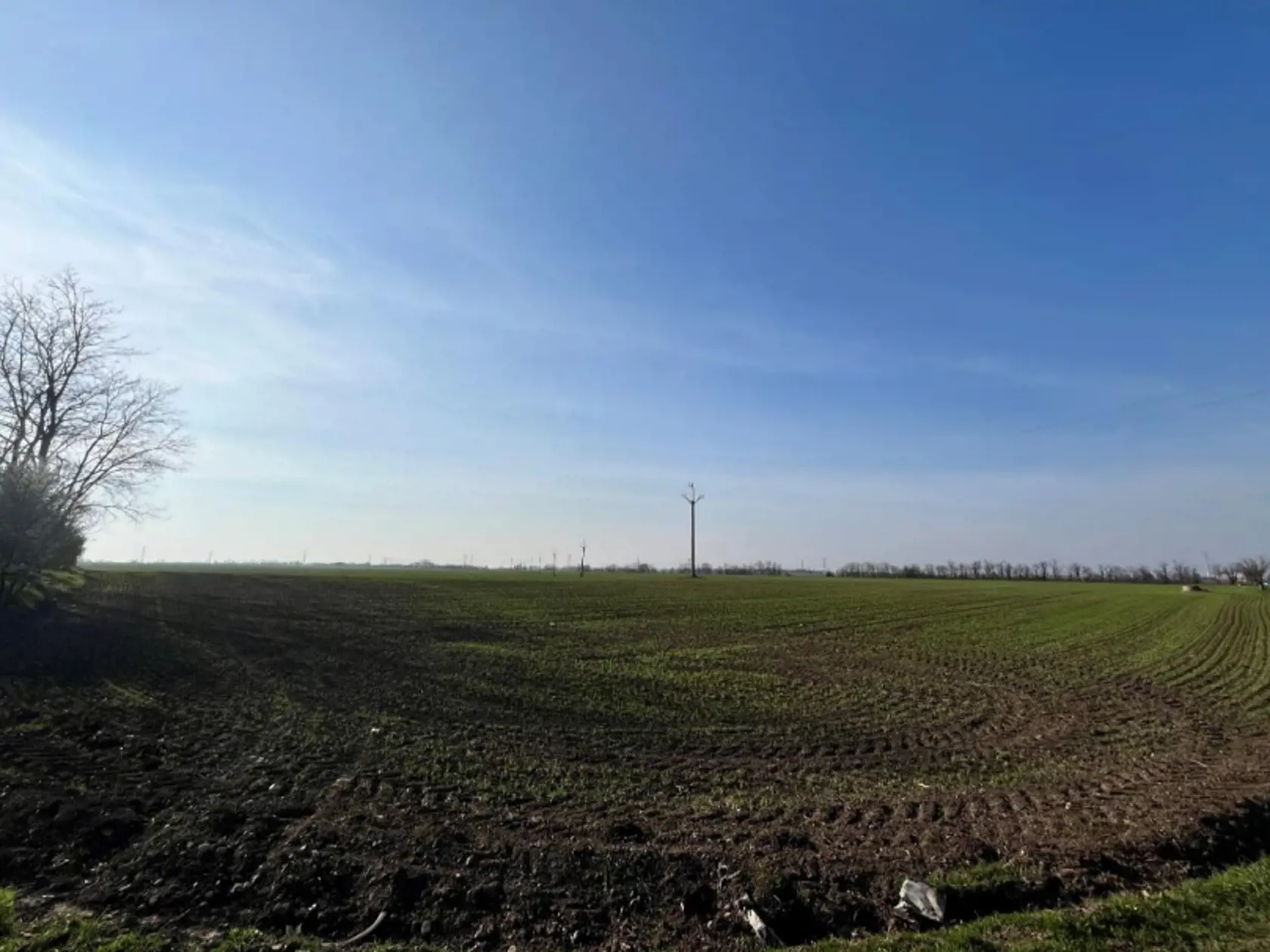 Jedna z najúrodnejších pôd v rámci Slovensku. Tu má vyrásť nová baterkáreň.