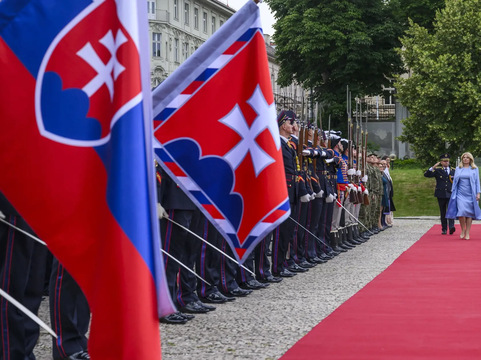 Na snímke prezidentka SR Zuzana Čaputová počas záverečnej prehliadky Čestnej stráže v Prezidentskej záhrade v Bratislave 14. júna 2024. FOTO TASR - Jaroslav Novák