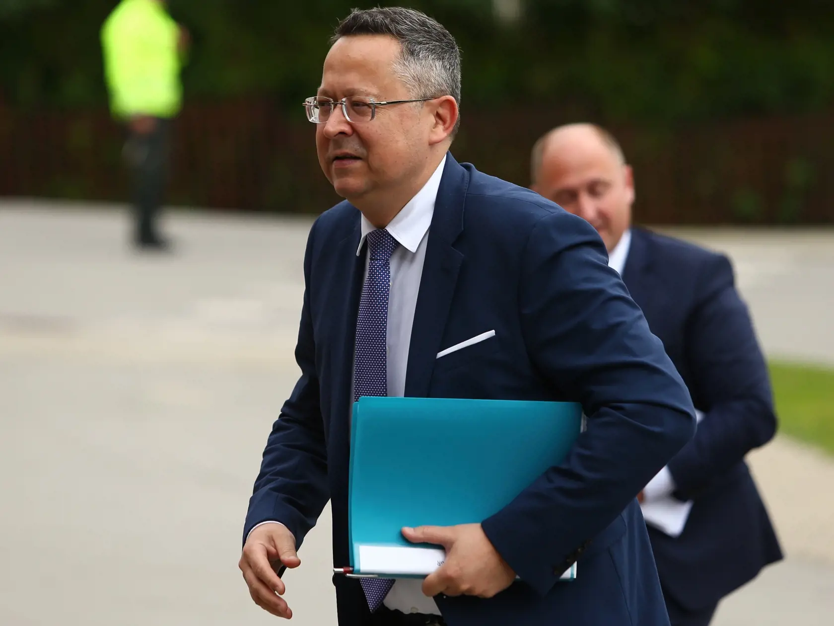 Na snímke minister financií SR Ladislav Kamenický (Smer-SD) prichádza na výjazdové rokovanie 41. schôdze vlády SR v obci Zákamenné v okrese Námestovo v stredu 3. júla 2024. FOTO TASR - Daniel Stehlík. 