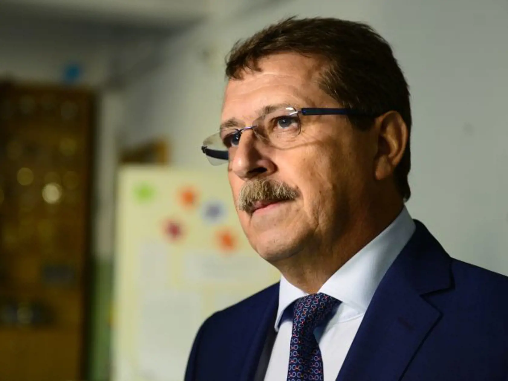 Archívne foto. Na snímke predseda Národnej rady SR Pavol Paška  vo volebnom okrsku číslo 4 v Základnej škole na Masarykovej ulici v Košiciach po odvolení v 2. kole voľby prezidenta SR v sobotu 29. marca 2014. FOTO TASR – Milan Kapusta