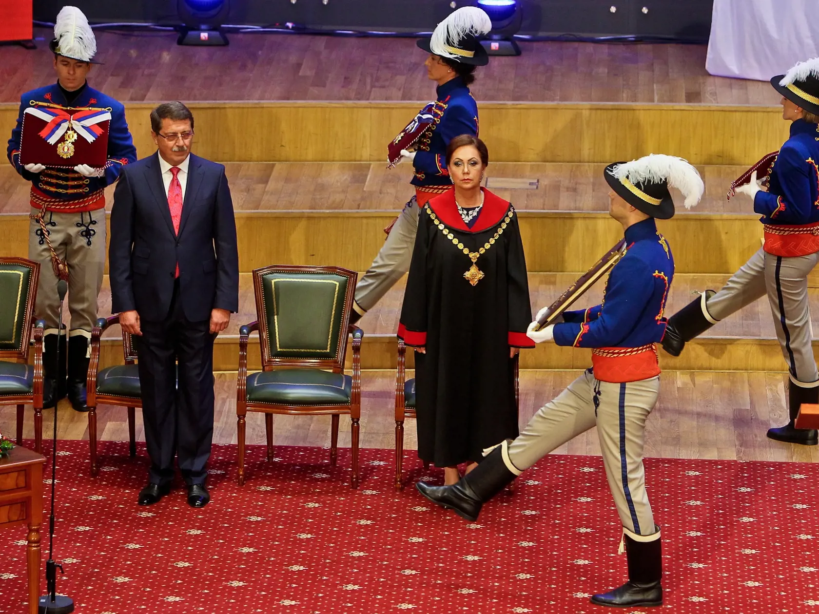Archívne foto. Zľava predseda NR SR Pavol Paška a predsedníčka Ústavného súdu  Ivetta Macejková.
