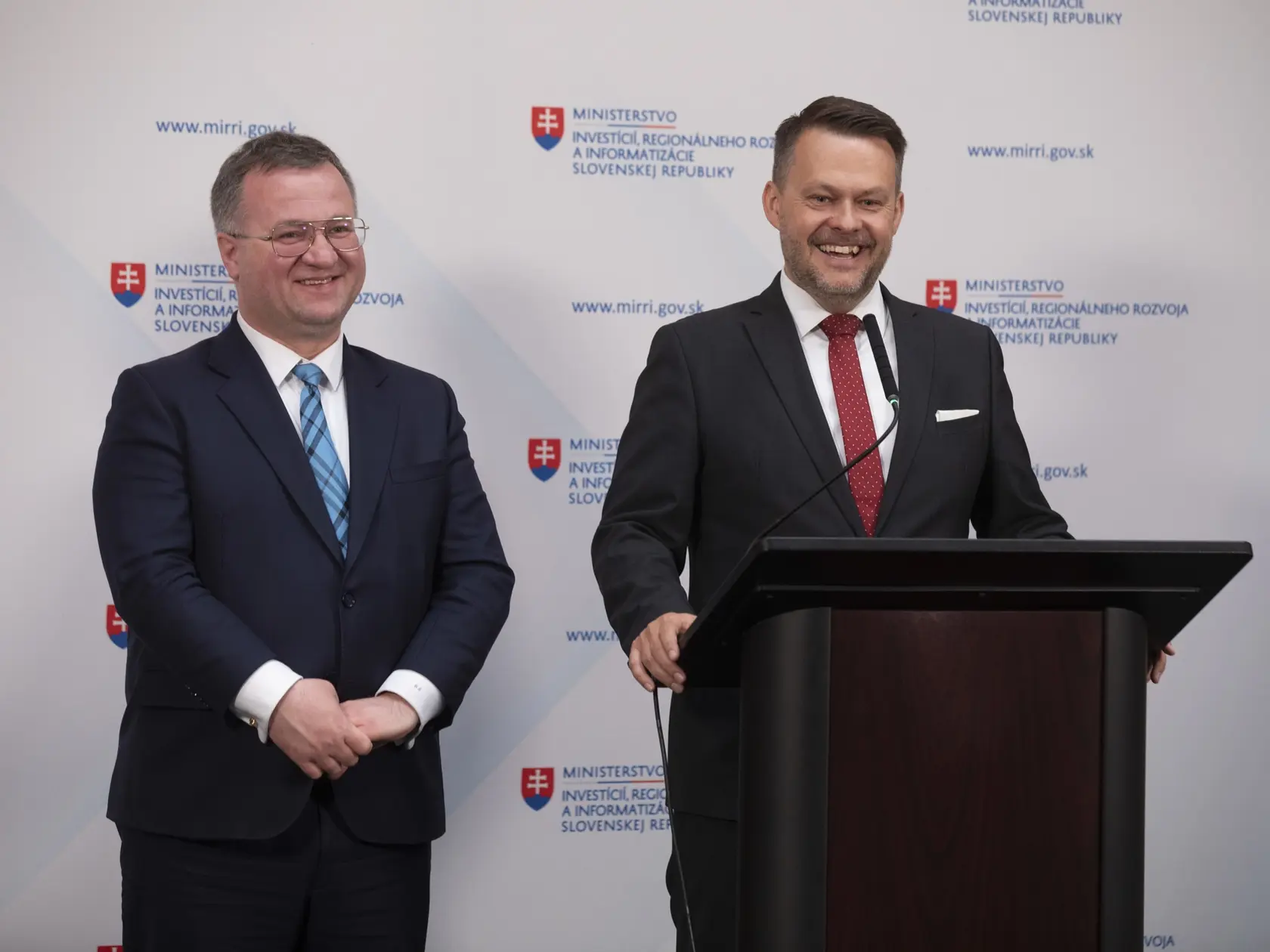 Minister Samuel Migaľ (nom. Smer) a jeho pravá ruka a štátny tajomník Radomír Šalitroš.
