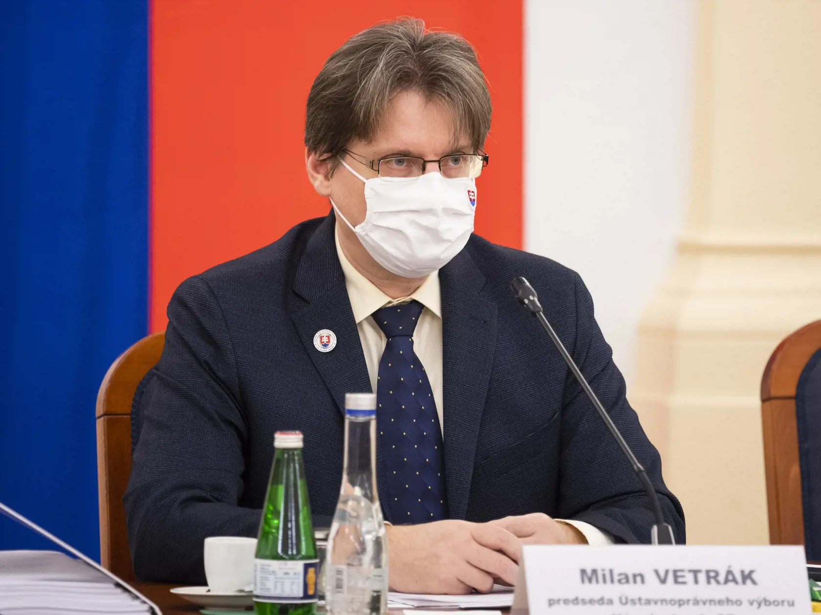 Na snímke predseda Ústavnoprávneho výboru NR SR Milan Vetrák (OĽaNO) počas schôdze Ústavnoprávneho výboru NR SR, ktorý vypočúva kandidátov na generálneho prokurátora SR v historickej budove NR SR na Župnom námestí v Bratislave vo štvrtok 19. novembra 2020. FOTO TASR - Jaroslav Novák