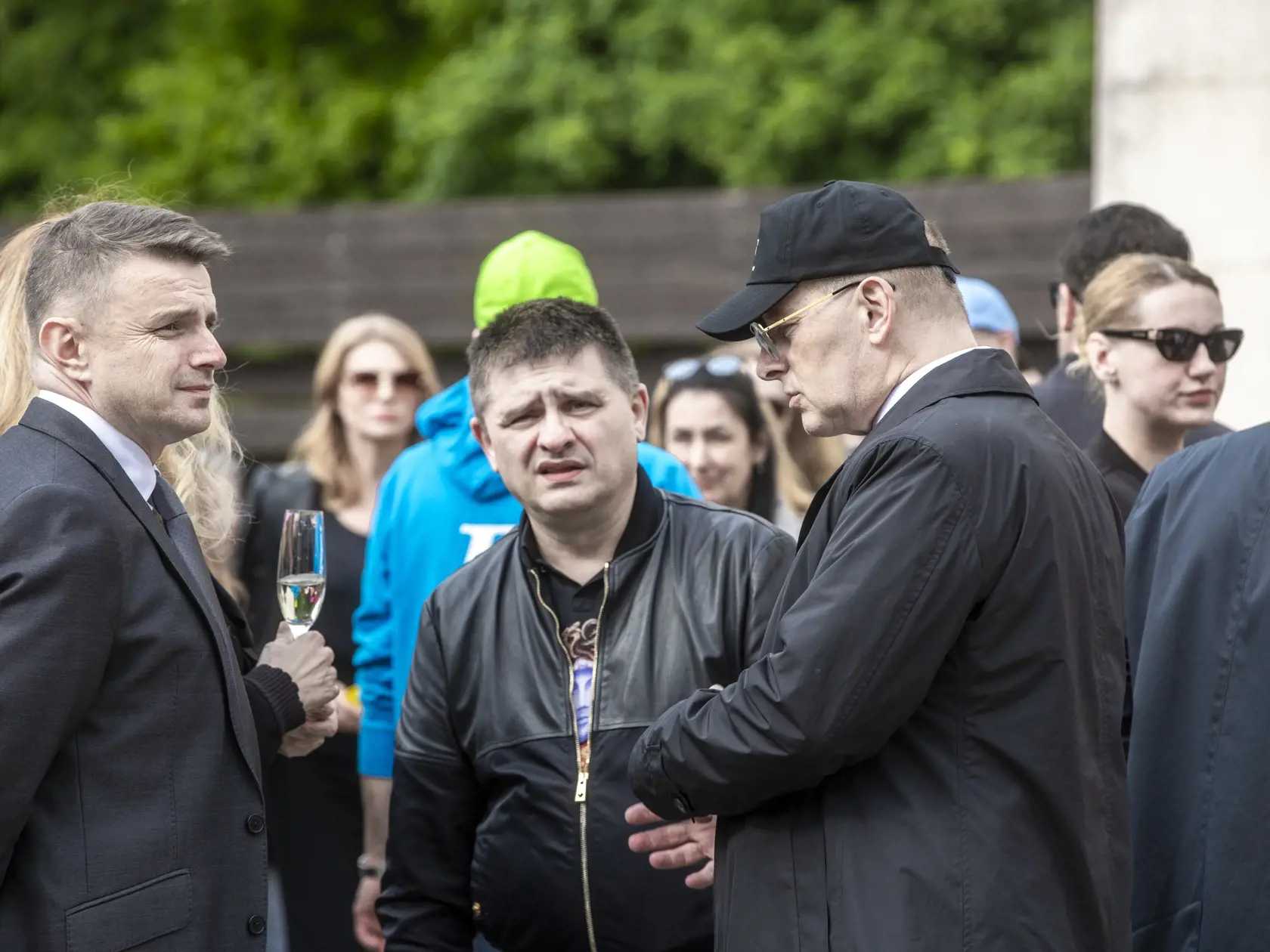 Na snímke je posledná rozlúčka s podnikateľom Fedorom Flašíkom v bratislavskom krematóriu, ktorá sa konala v piatok 3.5 2024. Na fotke je bývalý predseda parlamentu Boris Kollár a a Branislav Záhradník.