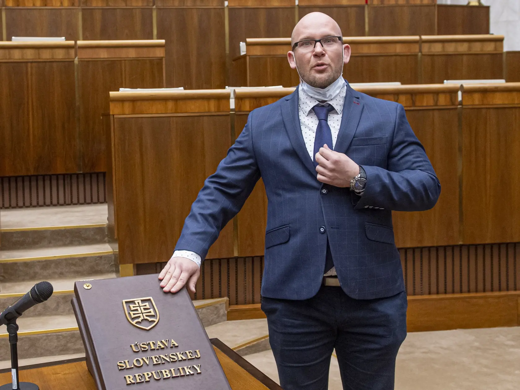 Na snímke Marek Kotleba (ĽSNS) skladá poslanecký sľub počas ustanovujúcej schôdze Národnej rady Slovenskej republiky (NR SR) VIII. volebného obdobia 20. marca 2020 v Bratislave. FOTO TASR - Michal Svítok 
