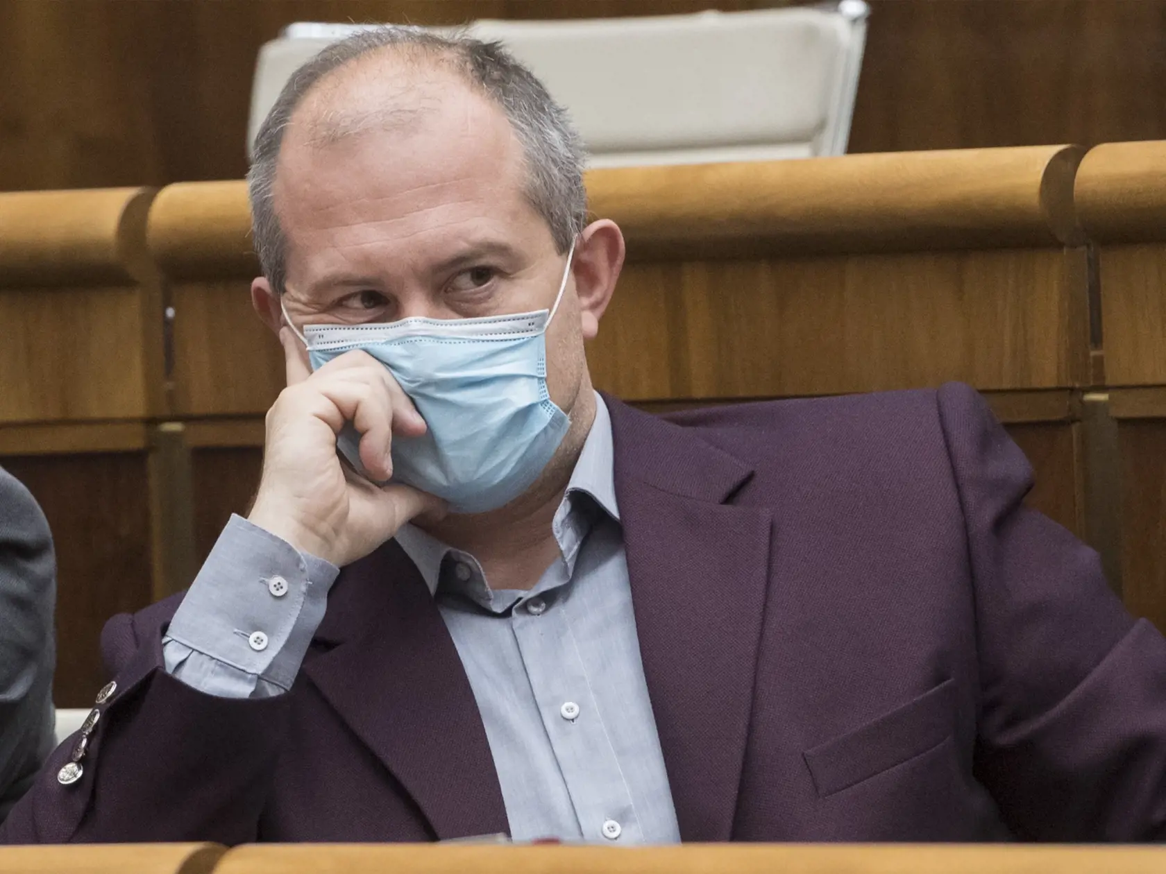 Na snímke poslanec parlamentu SR Marián Kotleba (ĽSNS) počas rokovania 17. schôdze Národnej rady (NR) SR 12. novembra 2020 v Bratislave. FOTO TASR - Martin Baumann