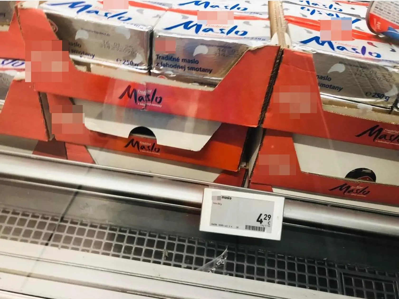 Maslo Rajo Tradičné maslo z lahodnej smotany 250 g v Tescu dnes stojí 4, 39 eur. Cena na obrázku v auguste.