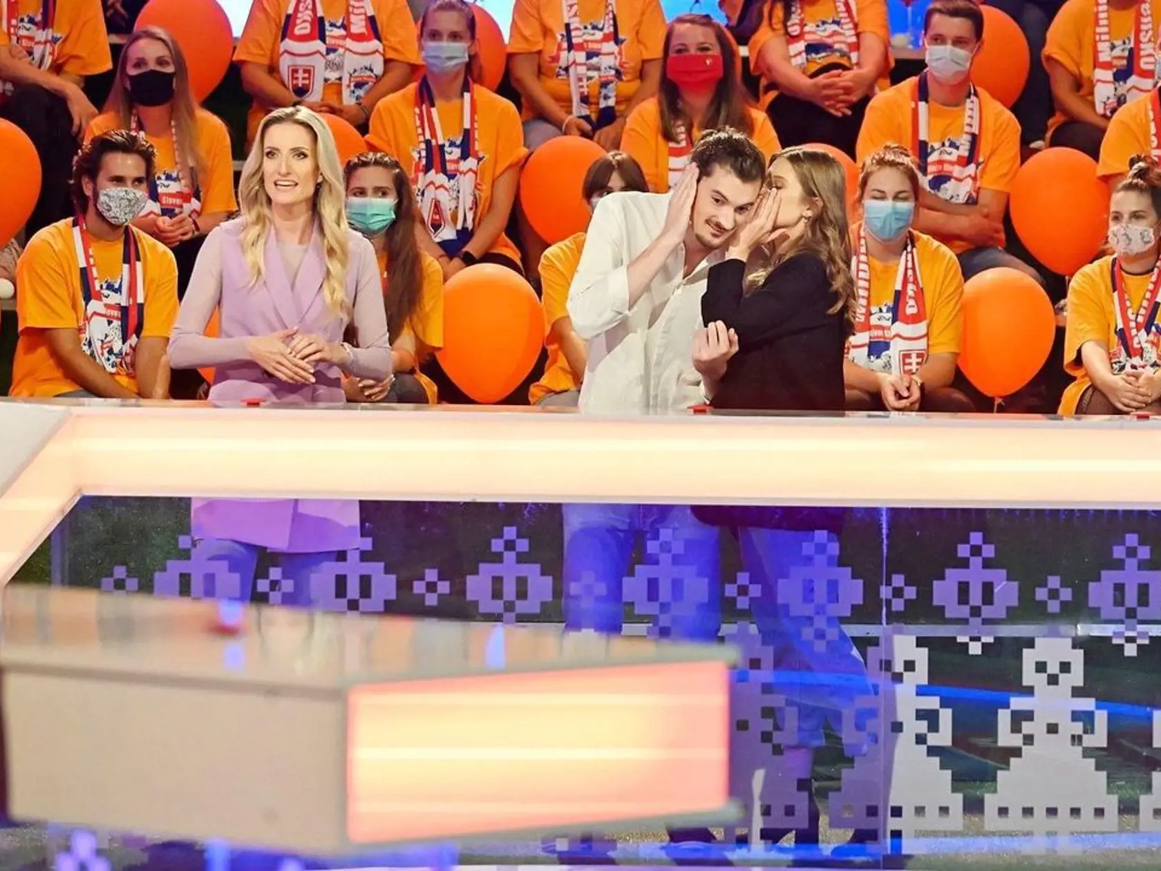 Viktória Valúchová a Samuel Spišák počas nakrúcania Milujem Slovensko.