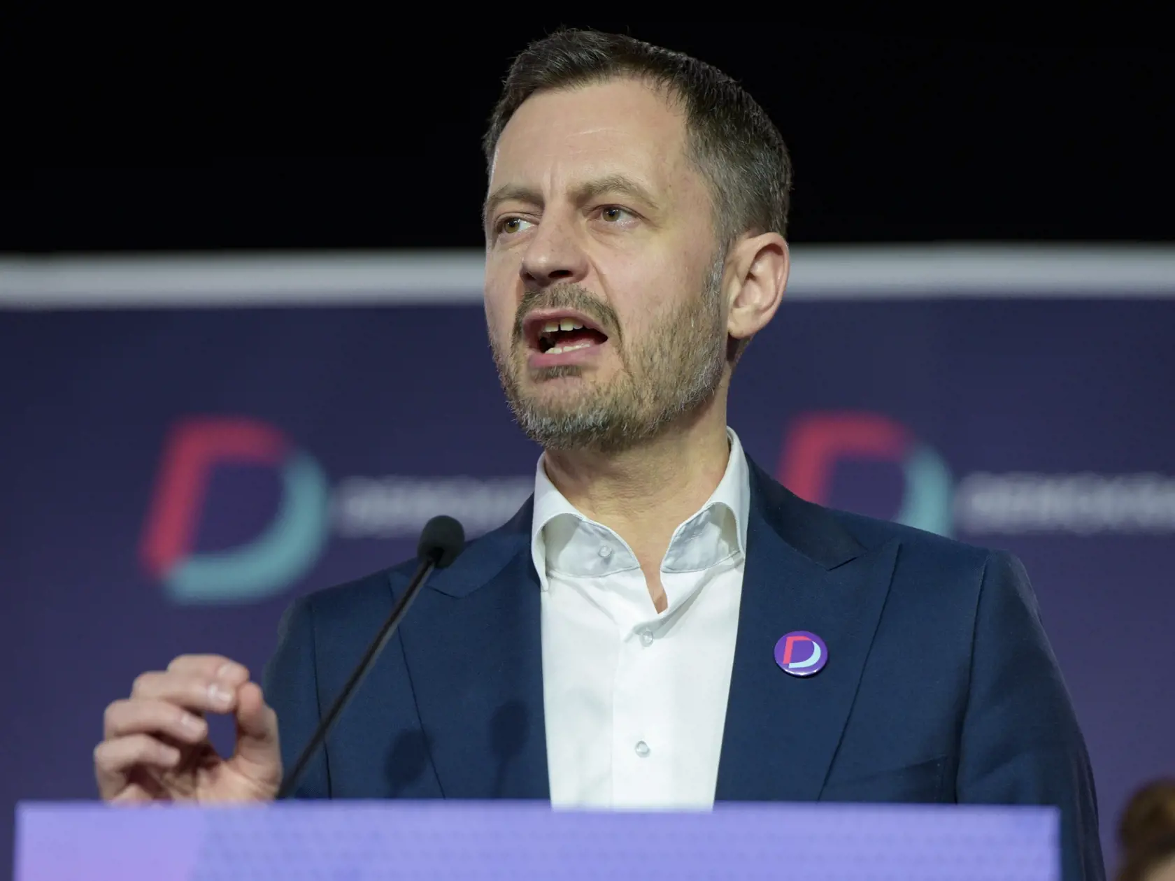 Na snímke dočasne poverený predseda vlády SR Eduard Heger počas tlačovej konferencie s partnermi k predstaveniu novej politickej strany Demokrati 7. marca 2023 v Bratislave.