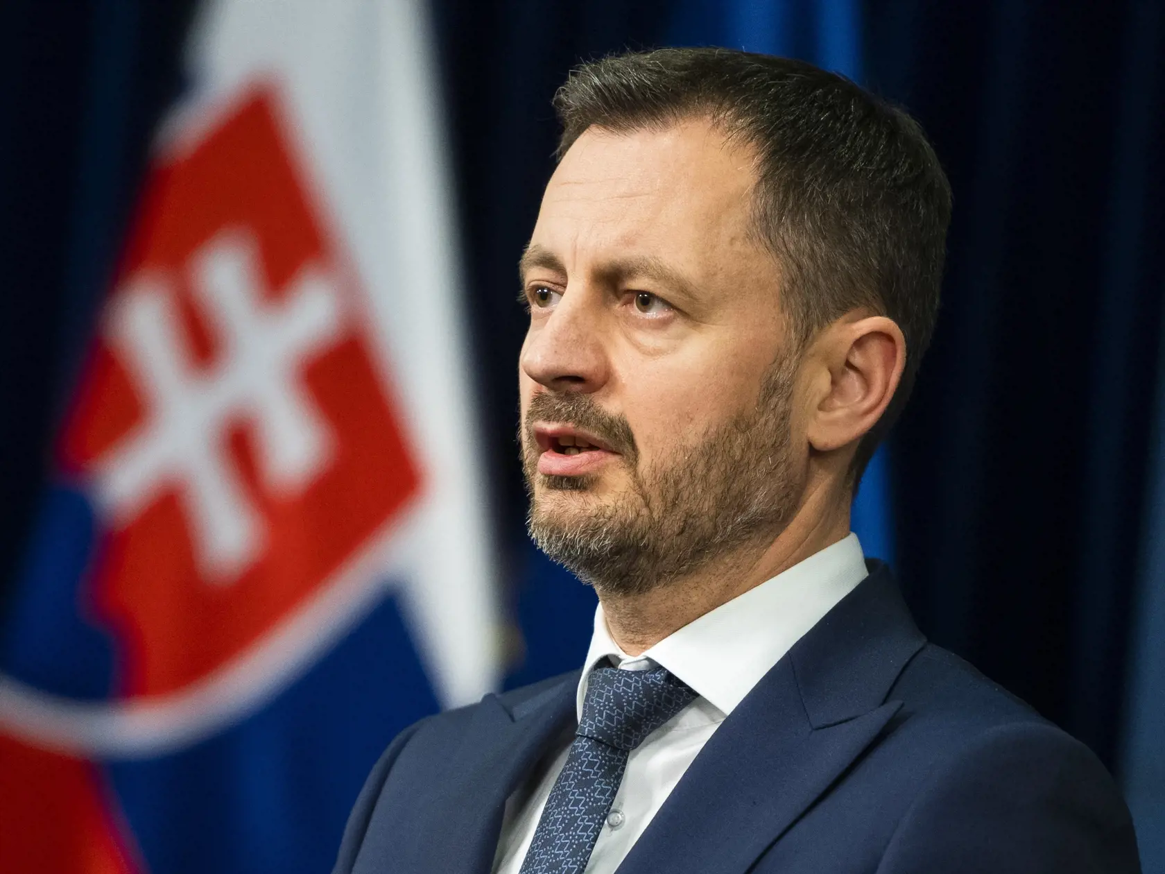 Na snímke dočasne poverený predseda vlády SR Eduard Heger (OĽaNO) počas tlačovej konferencie k aktuálnem politickému dianiu v Bratislave 10. februára 2023.