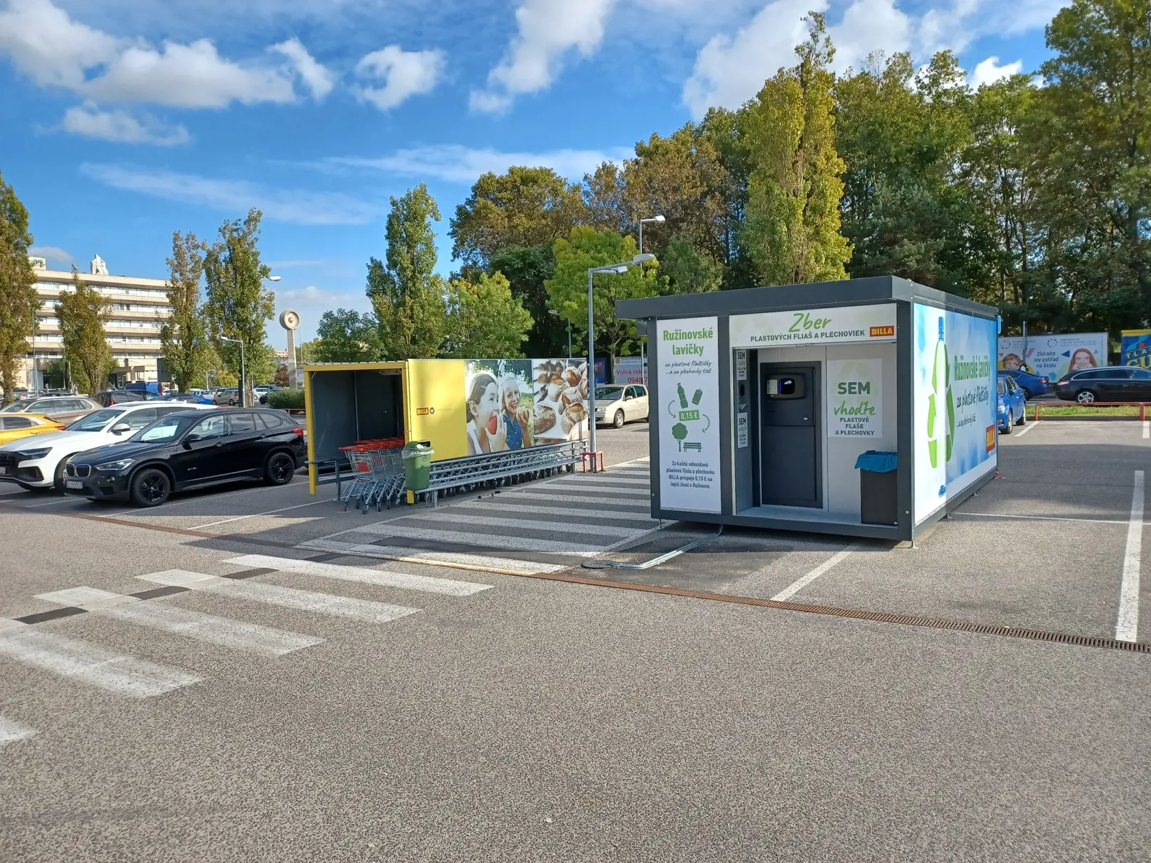 Automat na zálohovanie PET fliaš a plechoviek.